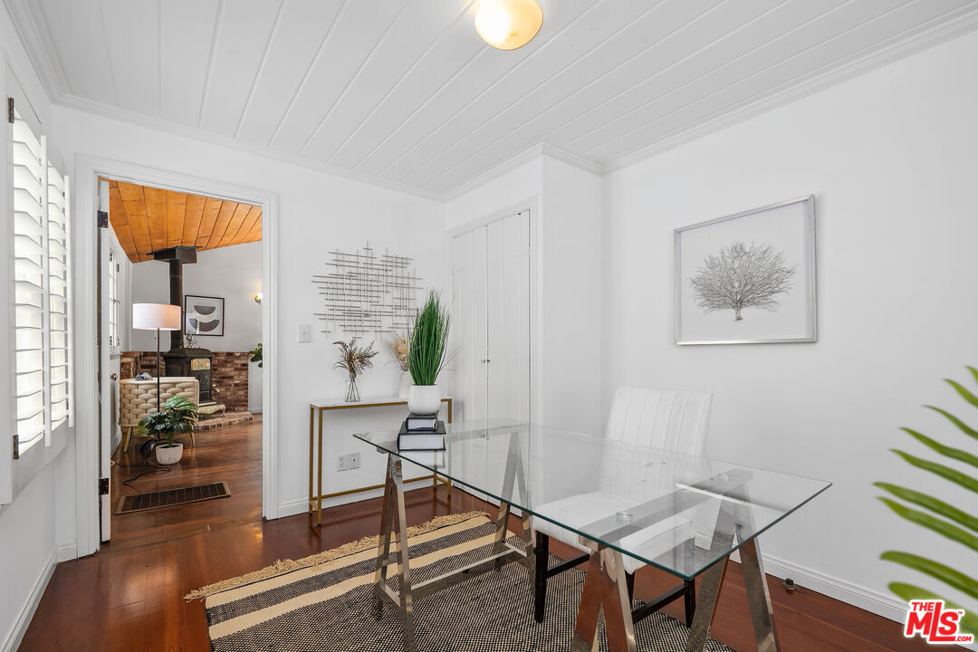 Los Angeles, California, 90077, United States, 2 Bedrooms Bedrooms, ,1 BathroomBathrooms,Residential,For Sale,1938648