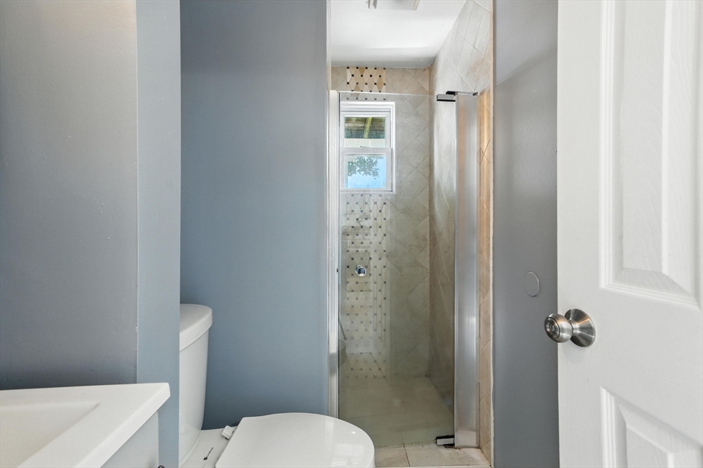 Lynn, Massachusetts, 01902, United States, 5 Bedrooms Bedrooms, ,3 BathroomsBathrooms,Residential,For Sale,1937359