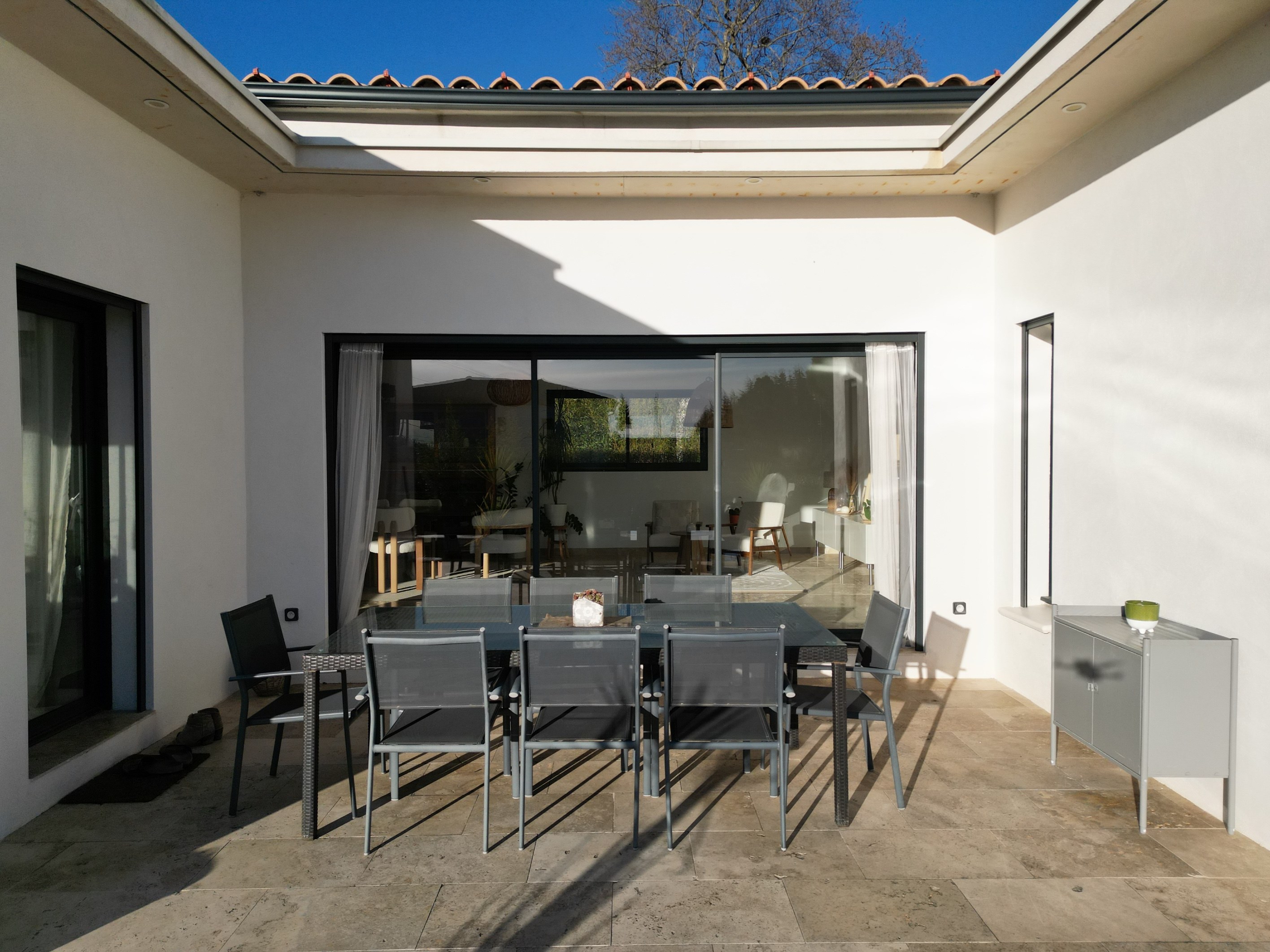  Elegant single-level contemporary villa with swimming pool and landscaped garde… - 物件實景