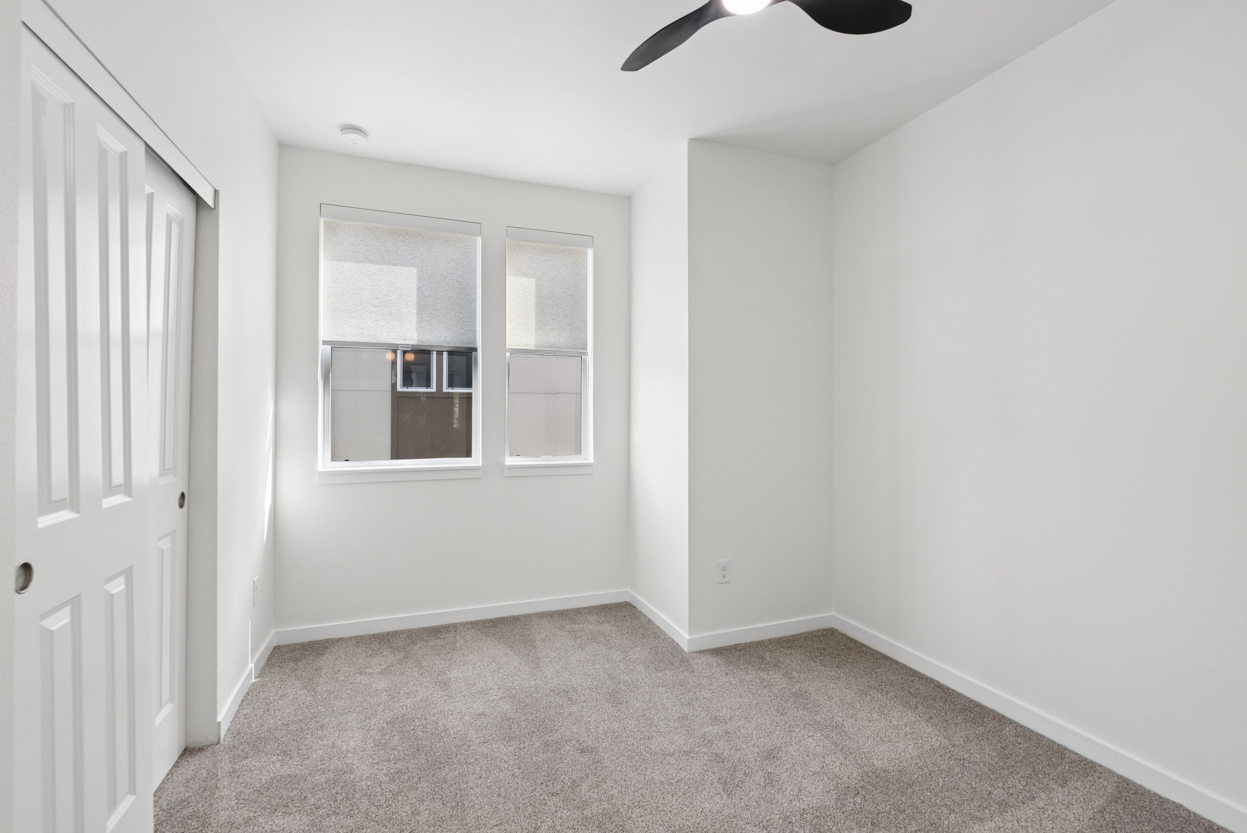  End-Unit Brownstone in North Capitol Hill - 物件實景