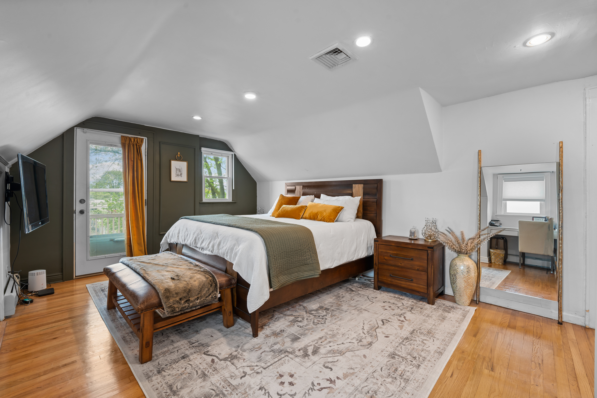 Oceanside, New York, 11572, United States, 3 Bedrooms Bedrooms, ,2 BathroomsBathrooms,Residential,For Sale,1928252