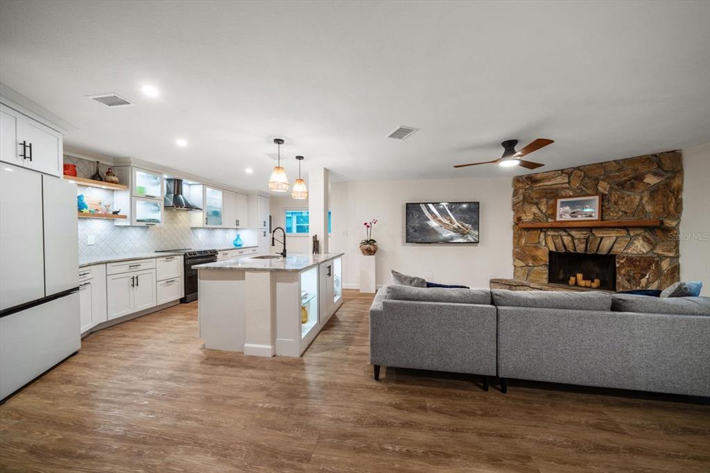 Indian Rocks Beach, Florida, 33785, United States, 2 Bedrooms Bedrooms, ,2 BathroomsBathrooms,Residential,For Sale,1993005