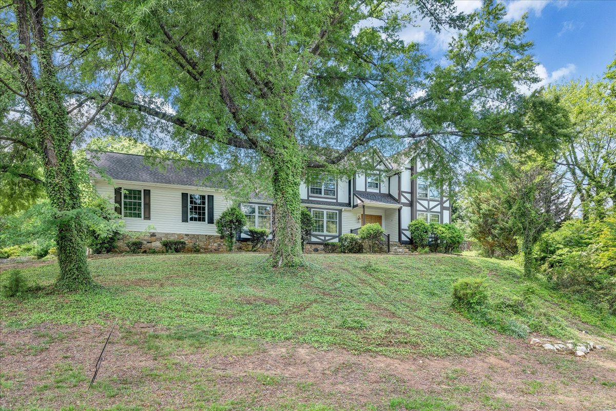 Roanoke, Virginia, 24015, United States, 5 Bedrooms Bedrooms, ,3 BathroomsBathrooms,Residential,For Sale,2043623