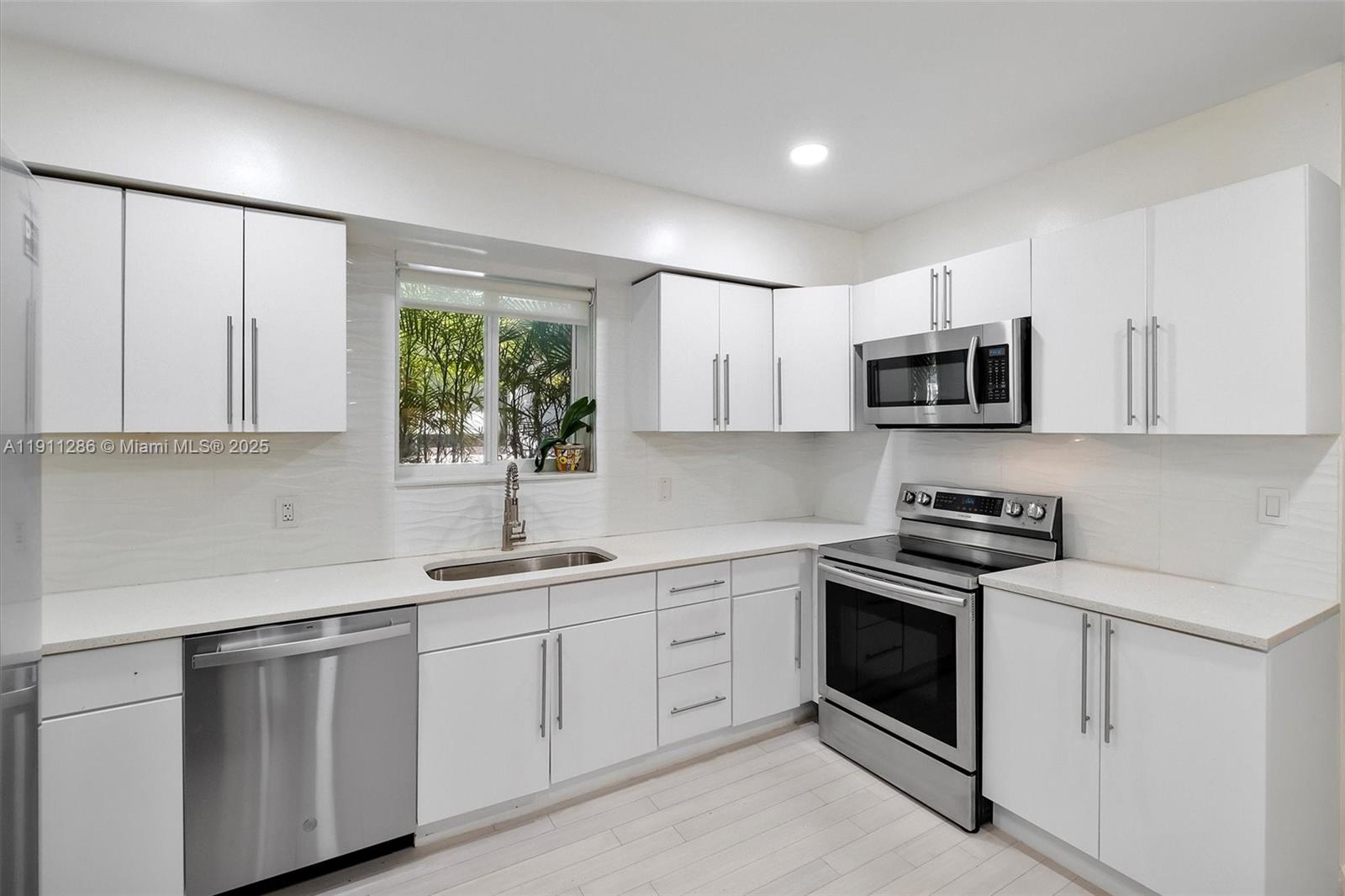 Surfside, Florida, 33154, United States, 3 Bedrooms Bedrooms, ,2 BathroomsBathrooms,Residential,For Sale,1991732