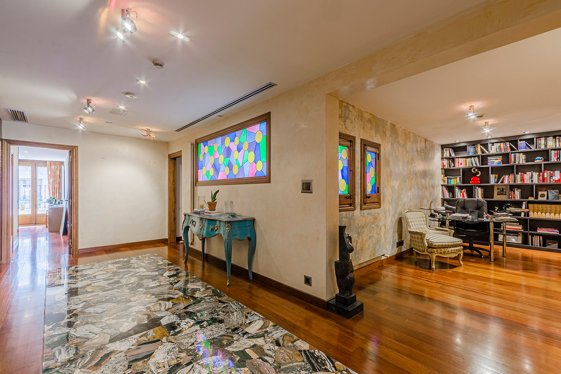  Impressive duplex adjacent to Gaudí