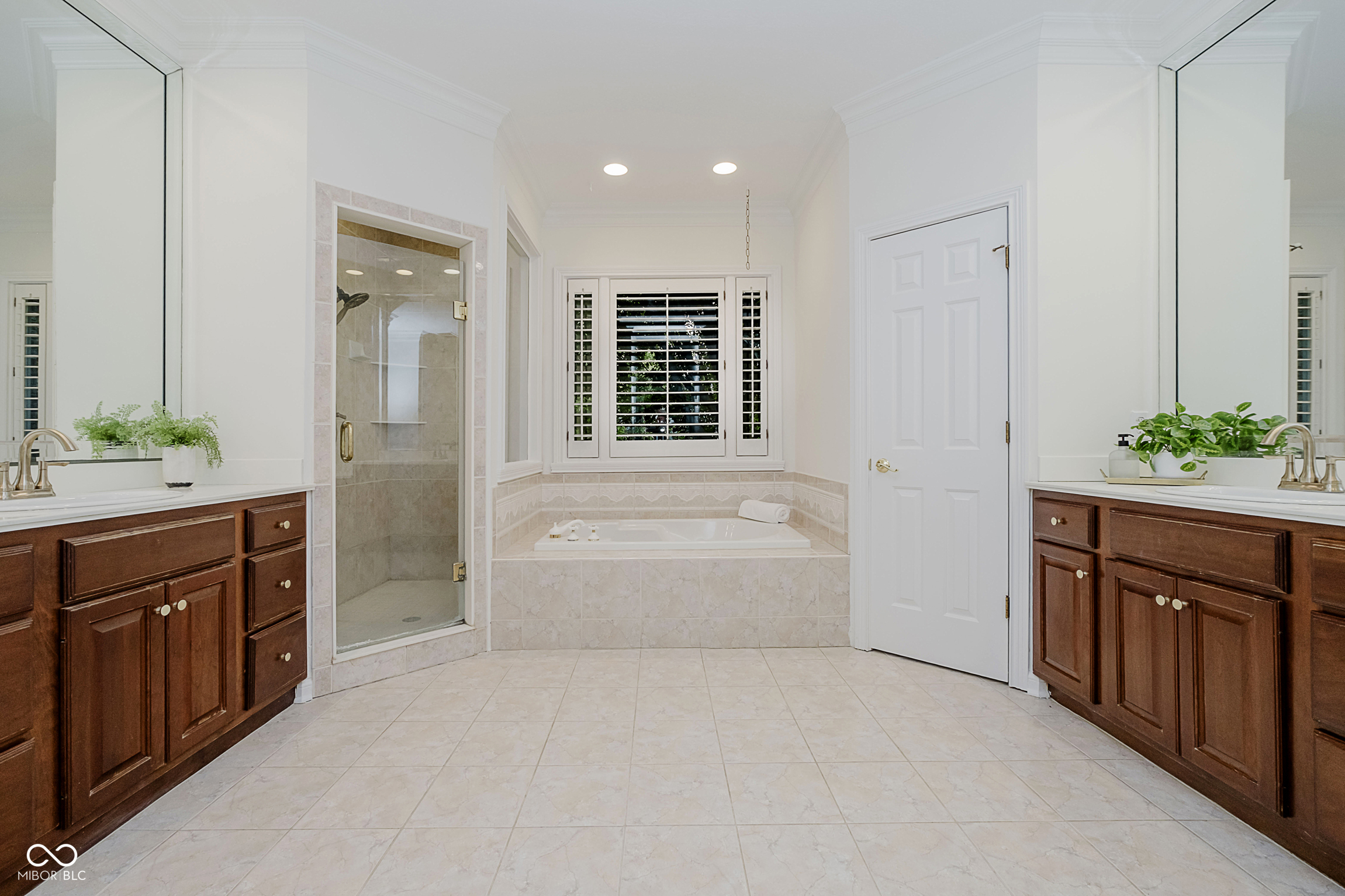 Carmel, Indiana, 46033, United States, 4 Bedrooms Bedrooms, ,4 BathroomsBathrooms,Residential,For Sale,1893581
