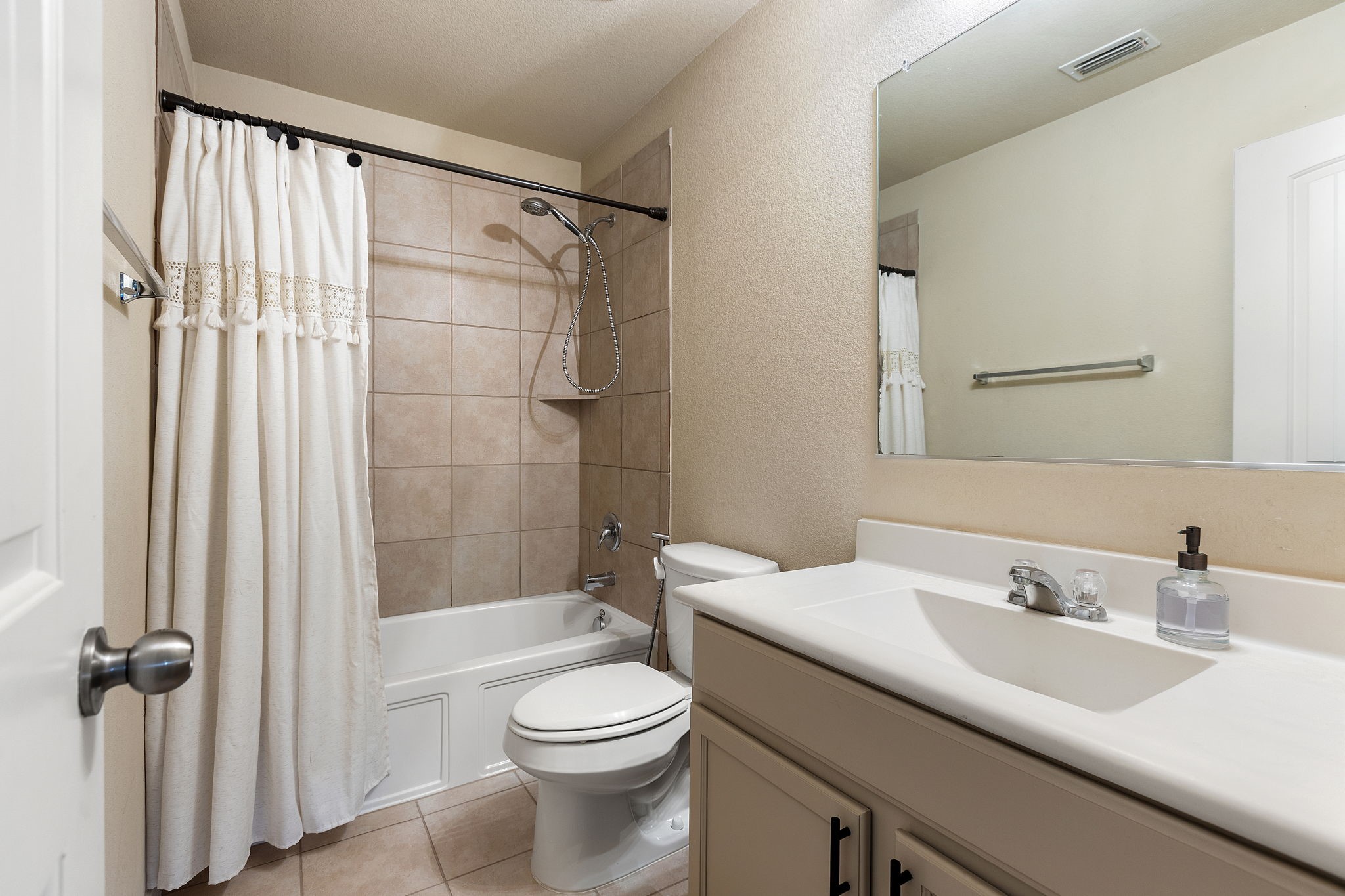 McKinney, Texas, 75071, United States, 5 Bedrooms Bedrooms, ,4 BathroomsBathrooms,Residential,For Sale,1970372