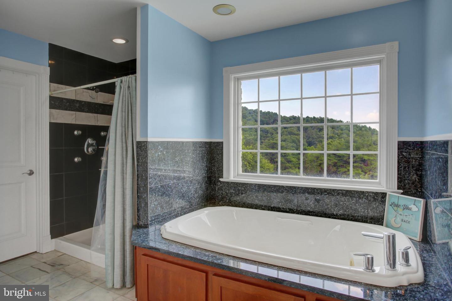 Big Pool, Maryland, 21711, United States, 5 Bedrooms Bedrooms, ,4 BathroomsBathrooms,Residential,For Sale,1897017