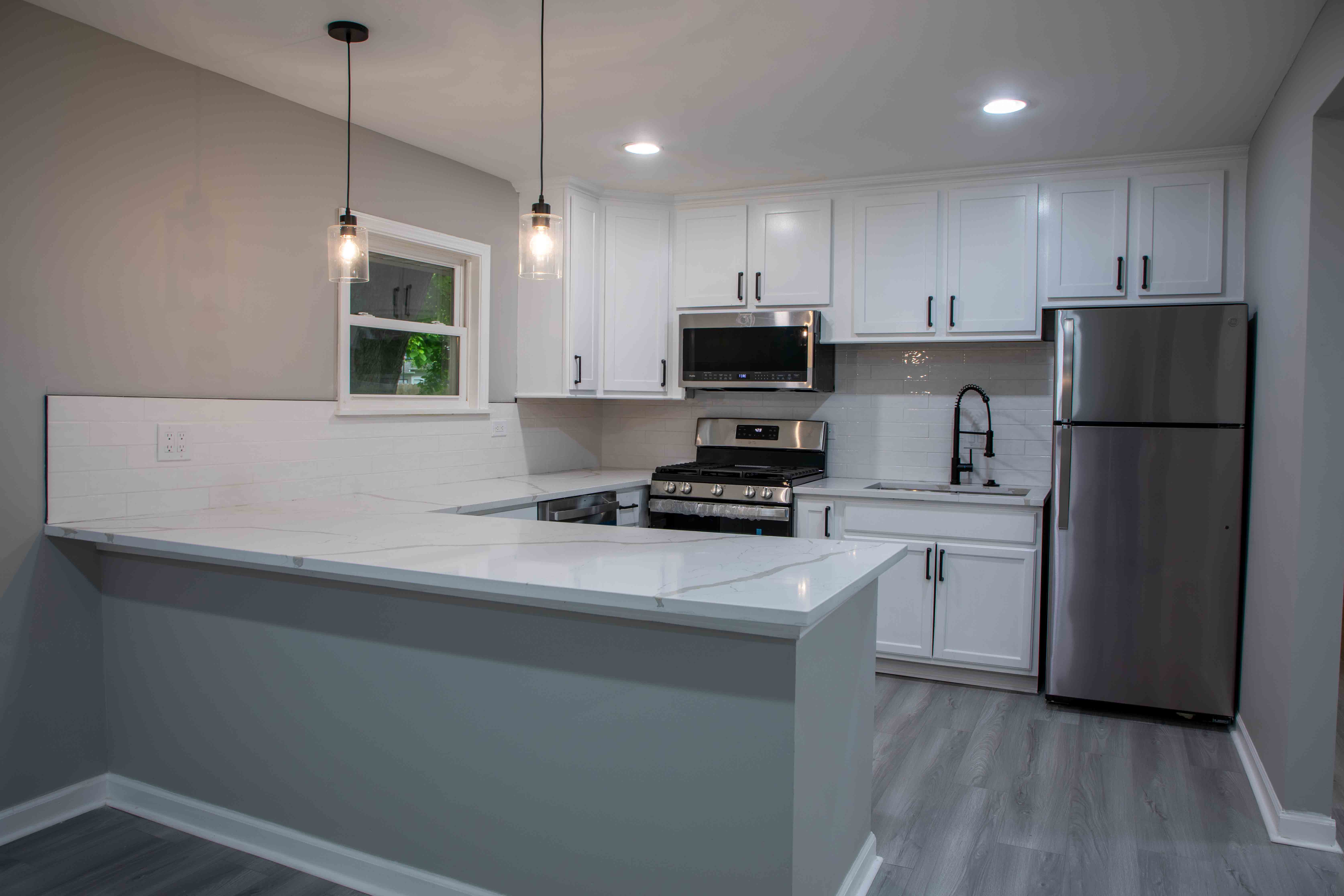  a beautifully reimagined home where  timeless style meets modern comfort - 物件實景