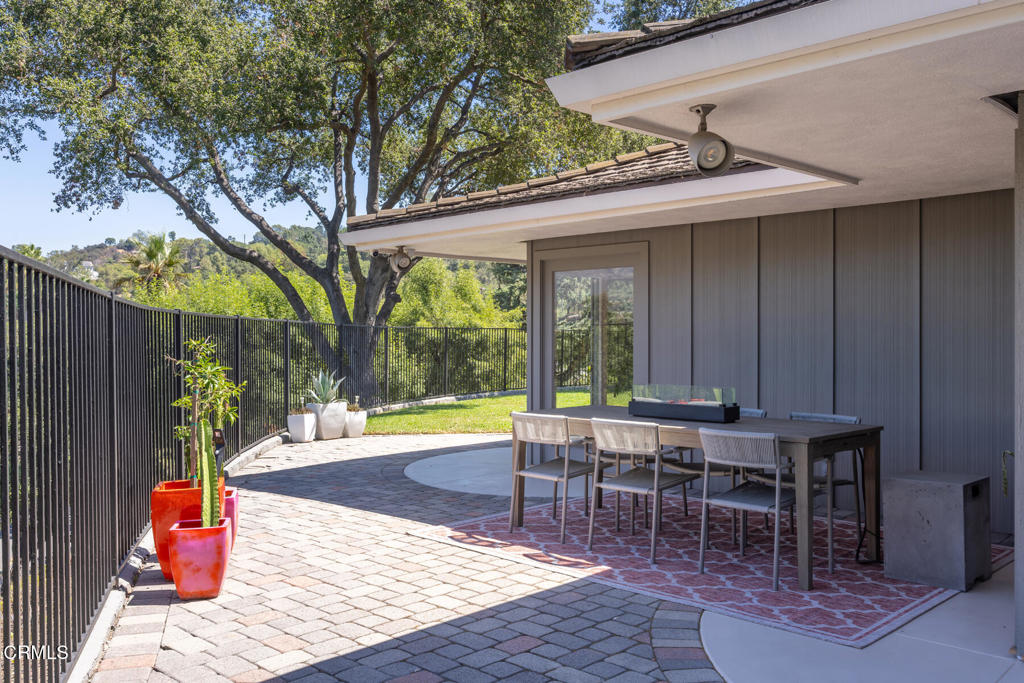 La Canada Flintridge, California, 91011, United States, 3 Bedrooms Bedrooms, ,3 BathroomsBathrooms,Residential,For Sale,1941612