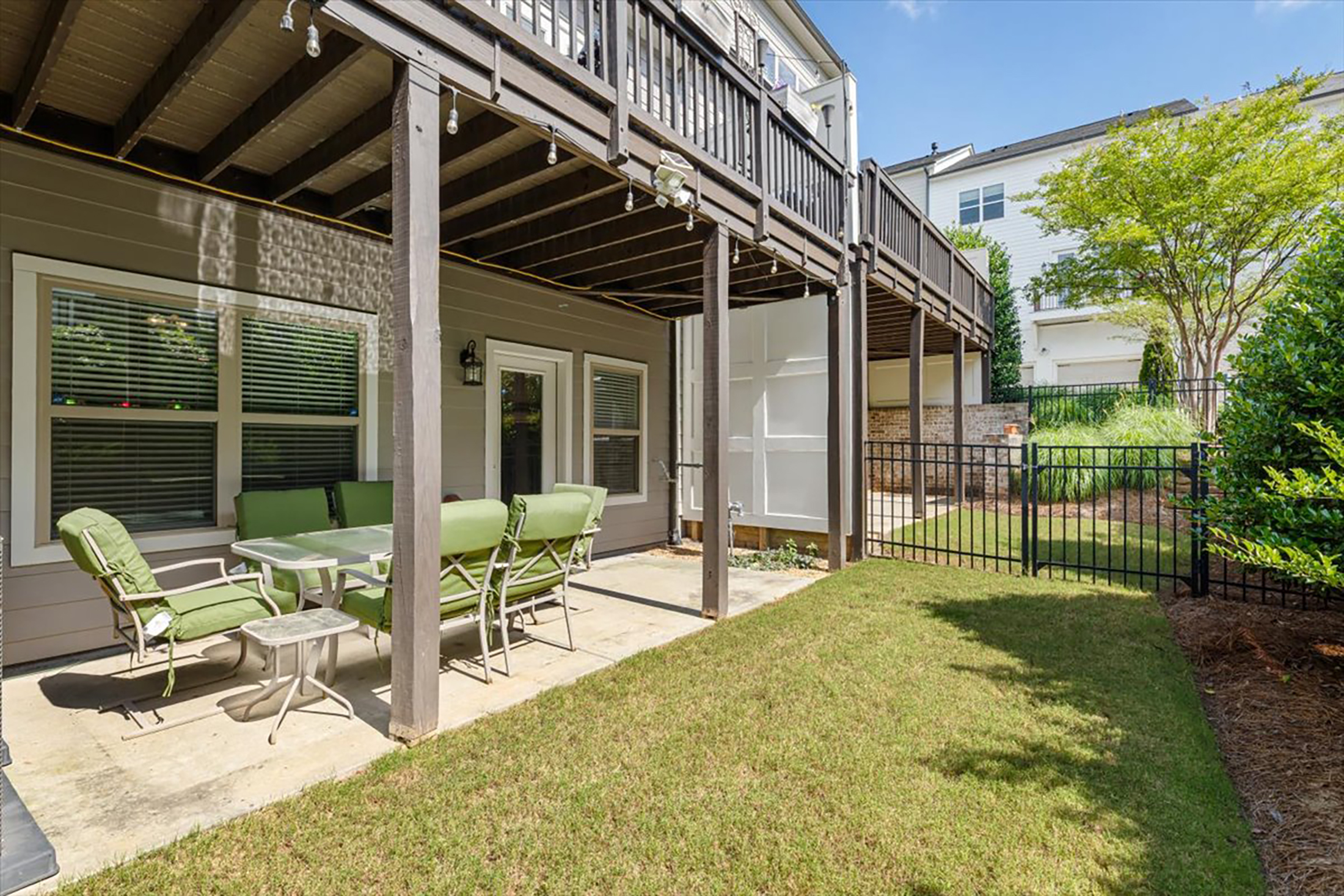  Beautifully Maintained Townhome in Gated Community - 物件實景