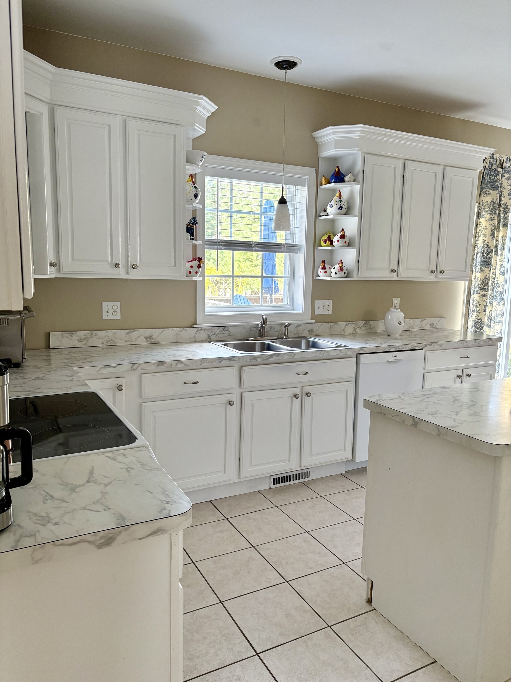 Clinton, Connecticut, 06413, United States, 4 Bedrooms Bedrooms, ,3 BathroomsBathrooms,Residential,For Sale,1989130