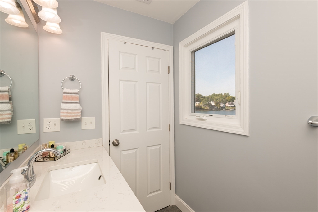 Lynn, Massachusetts, 01904, United States, 2 Bedrooms Bedrooms, ,4 BathroomsBathrooms,Residential,For Sale,1975841