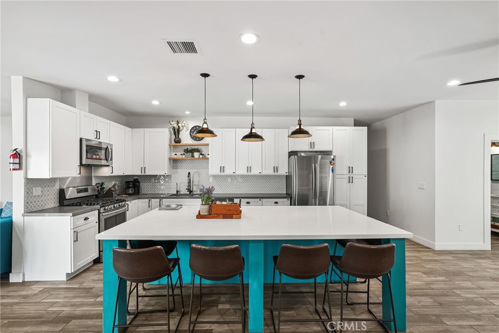 Oxnard, California, 93035, United States, 5 Bedrooms Bedrooms, ,1 BathroomBathrooms,Residential,For Sale,1847302