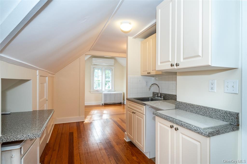 New Rochelle, New York, 10801, United States, 5 Bedrooms Bedrooms, ,4 BathroomsBathrooms,Residential,For Sale,2048483