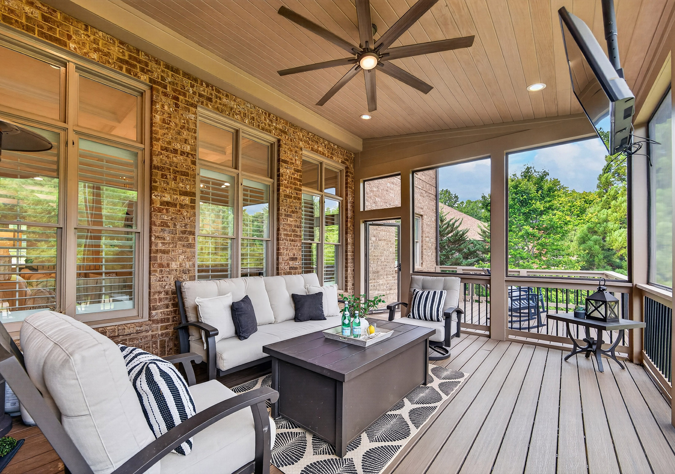  Nestled on a Quiet Cul-De-Sac Lot and Backing Directly to Birmingham Park - 物件實景