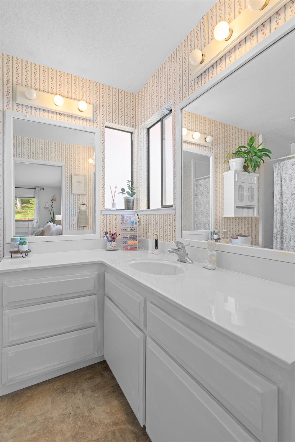 Auburn, California, 95602, United States, 3 Bedrooms Bedrooms, ,2 BathroomsBathrooms,Residential,For Sale,2010443