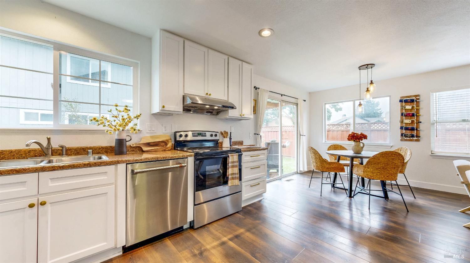 Santa Rosa, California, 95403, United States, 3 Bedrooms Bedrooms, ,3 BathroomsBathrooms,Residential,For Sale,1979353