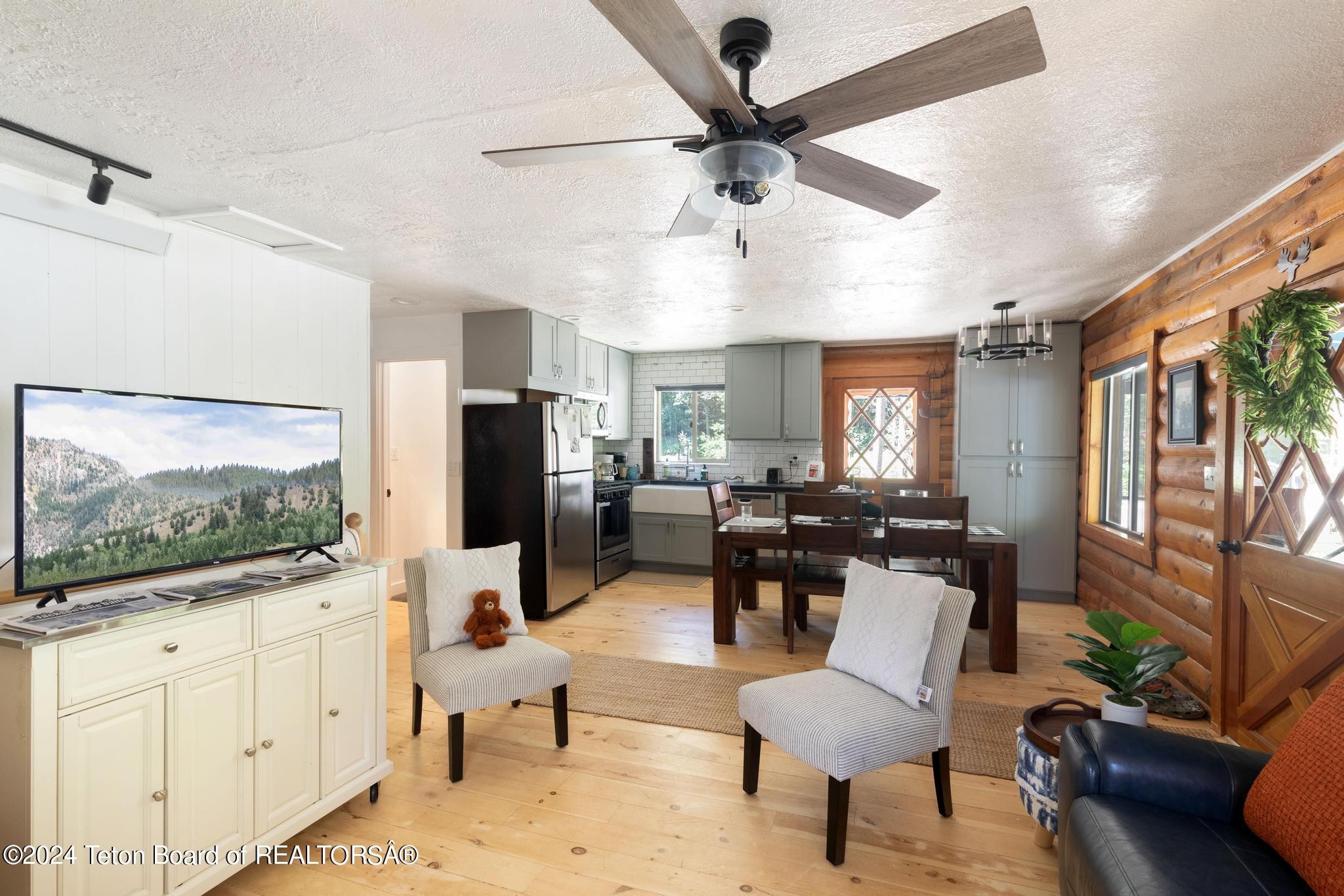 Alpine, Wyoming, 83128, United States, 2 Bedrooms Bedrooms, ,2 BathroomsBathrooms,Residential,For Sale,1922054