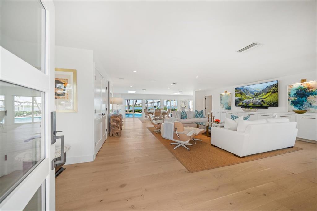 Largo, Florida, 33770, United States, 3 Bedrooms Bedrooms, ,4 BathroomsBathrooms,Residential,For Sale,1989168