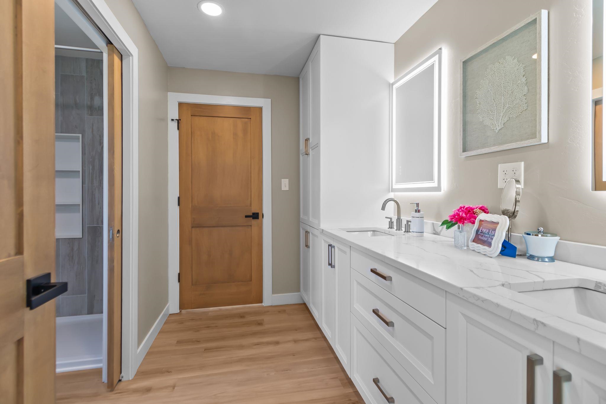 NEENAH, Wisconsin, 54956, United States, 3 Bedrooms Bedrooms, ,2 BathroomsBathrooms,Residential,For Sale,1912051