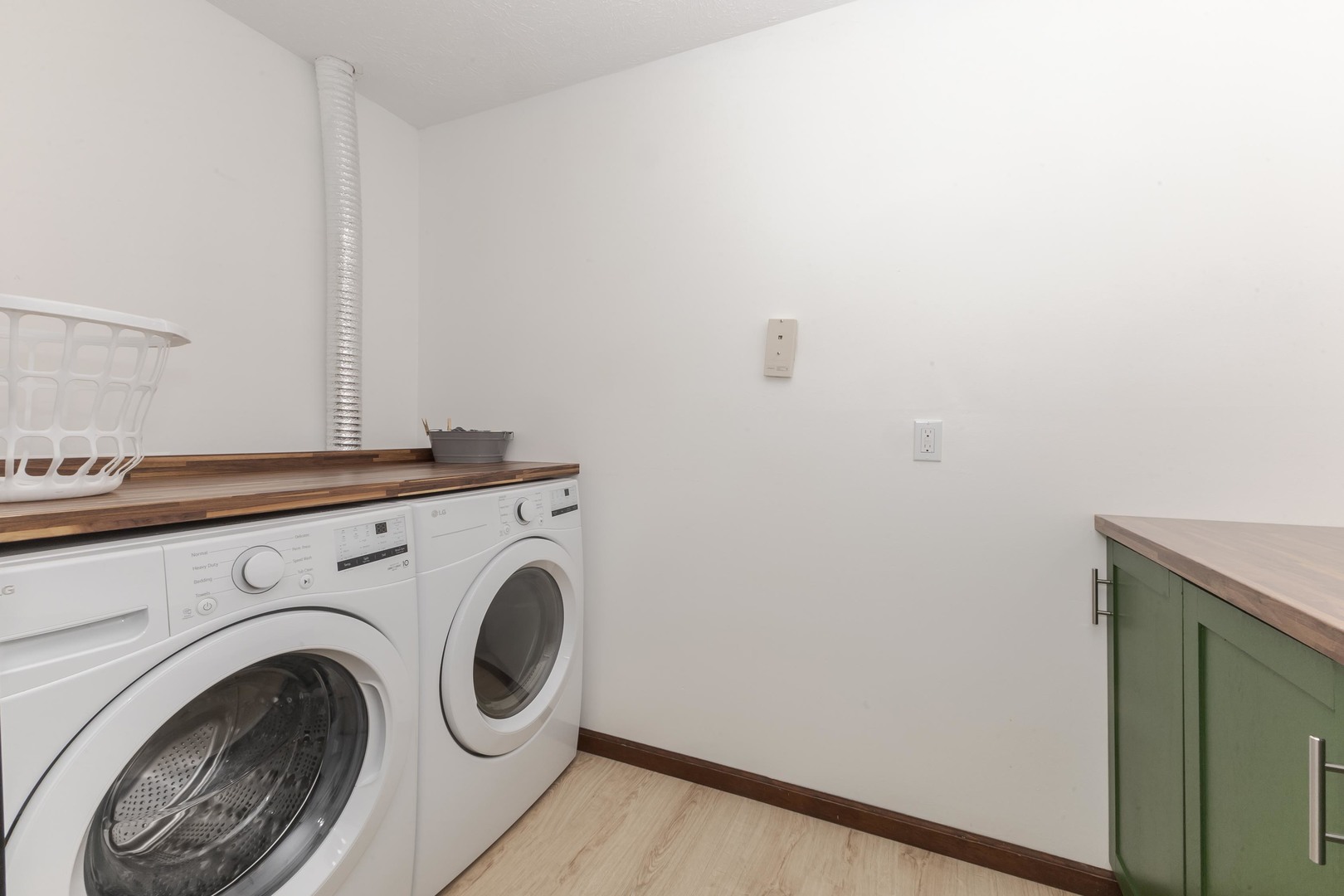 Heyworth, Illinois, 61745, United States, 3 Bedrooms Bedrooms, ,3 BathroomsBathrooms,Residential,For Sale,1989180