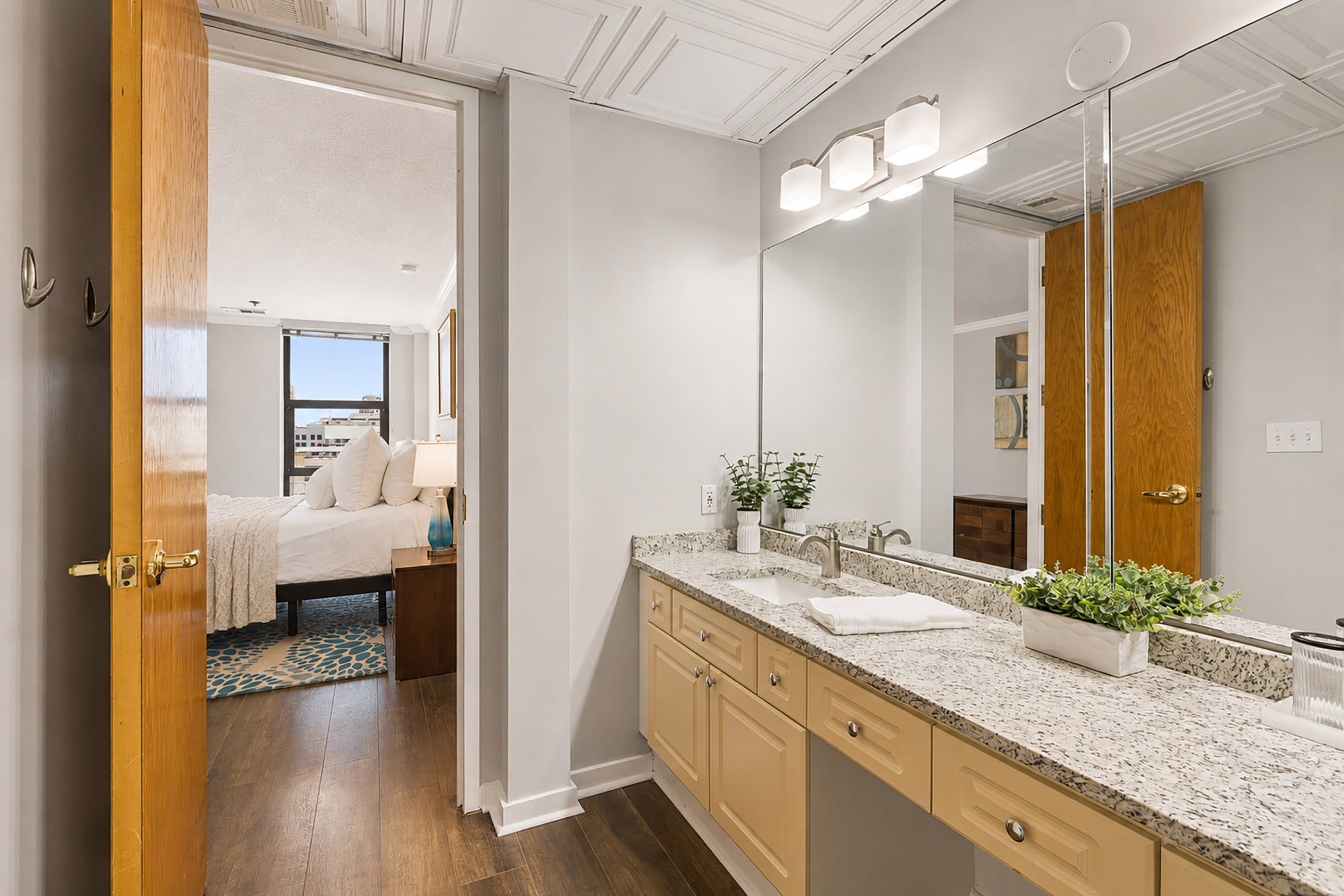  Top Floor Living, Sweeping City Views and Midtown at Your Doorstep - 物件實景