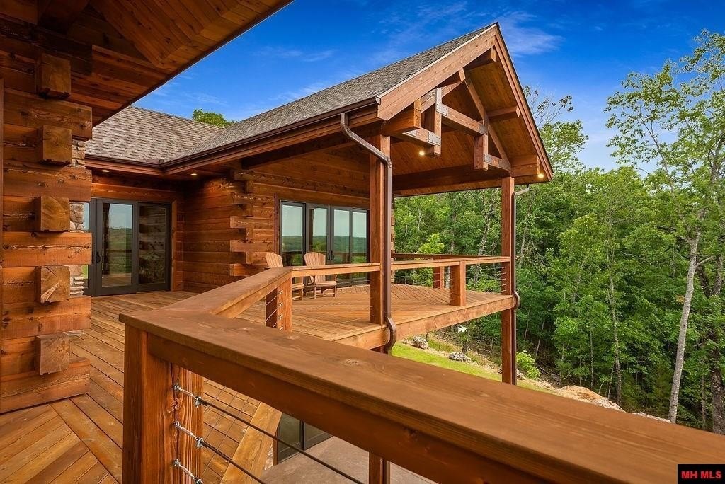 Cotter, Arkansas, 72626, United States, 4 Bedrooms Bedrooms, ,5 BathroomsBathrooms,Residential,For Sale,1976163