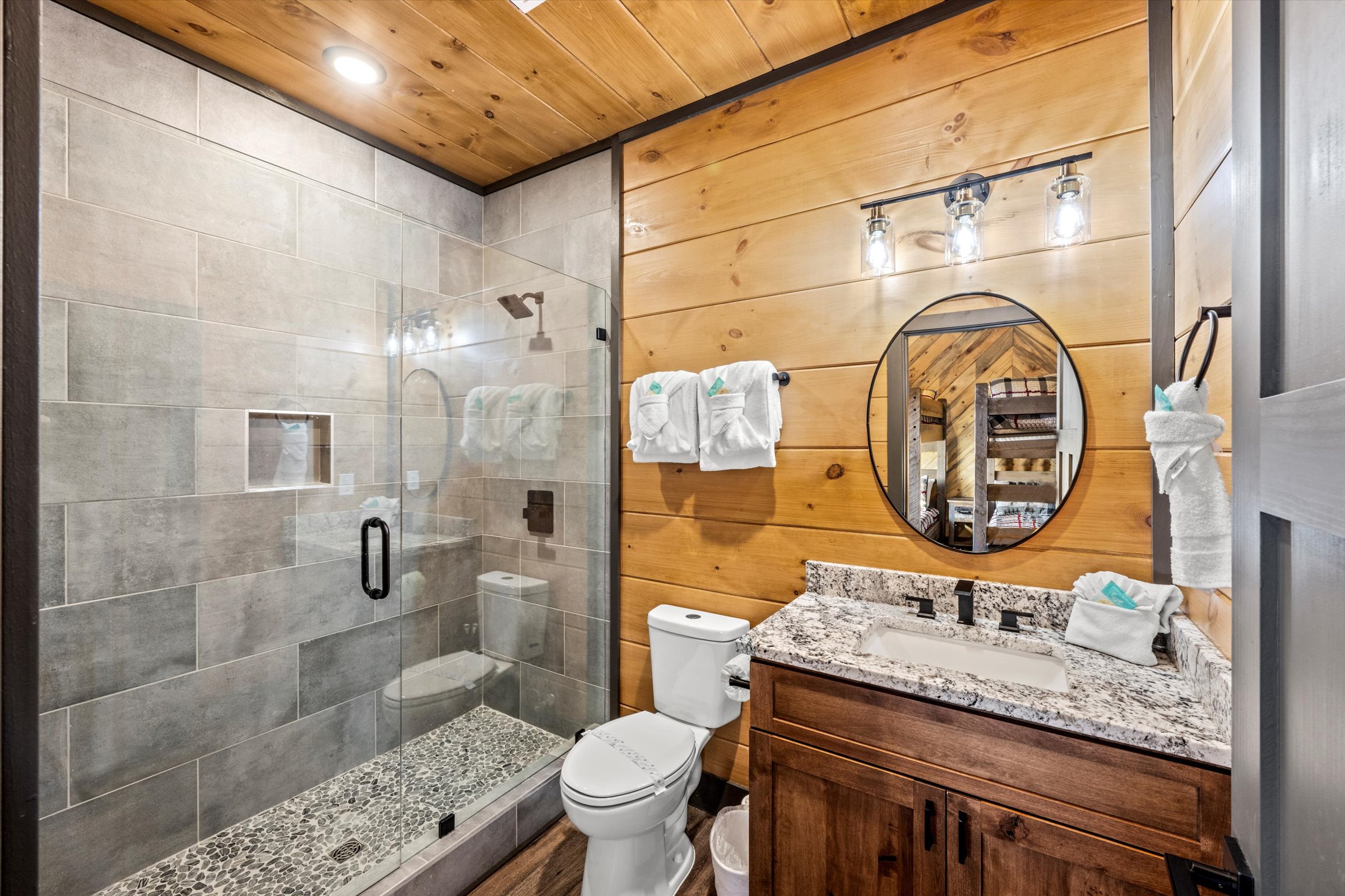 Sevierville, Tennessee, 37876, United States, 5 Bedrooms Bedrooms, ,6 BathroomsBathrooms,Residential,For Sale,1975935