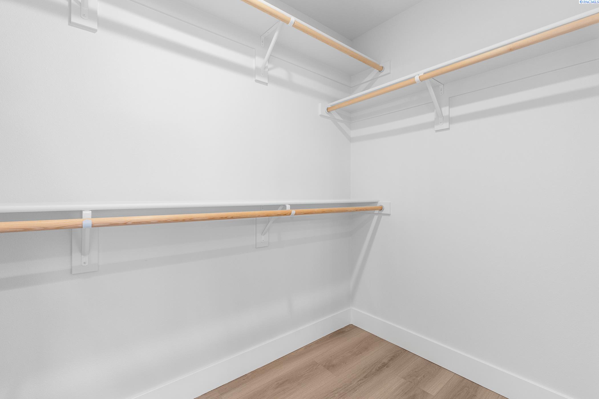 Pasco, Washington, 99301, United States, 4 Bedrooms Bedrooms, ,2 BathroomsBathrooms,Residential,For Sale,1892820