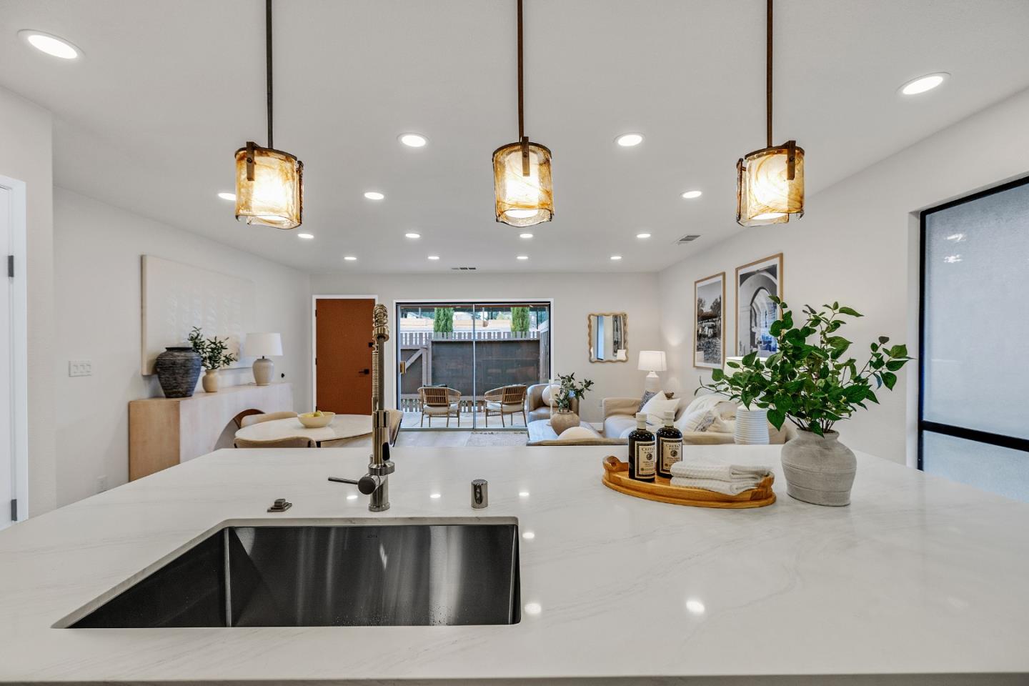 Sunnyvale, California, 94086, United States, 2 Bedrooms Bedrooms, ,1 BathroomBathrooms,Residential,For Sale,1991395