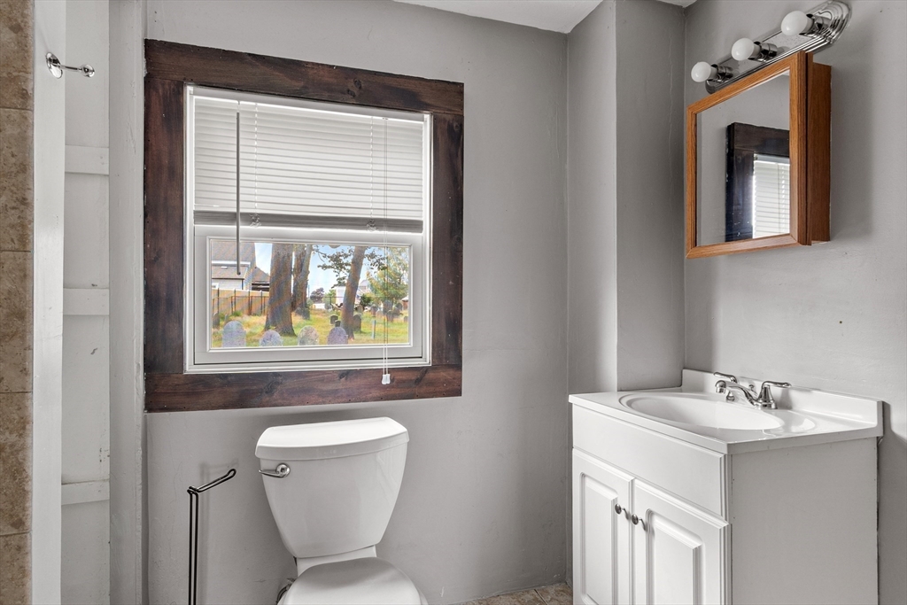 Stoneham, Massachusetts, 02180, United States, 4 Bedrooms Bedrooms, ,2 BathroomsBathrooms,Residential,For Sale,1898485