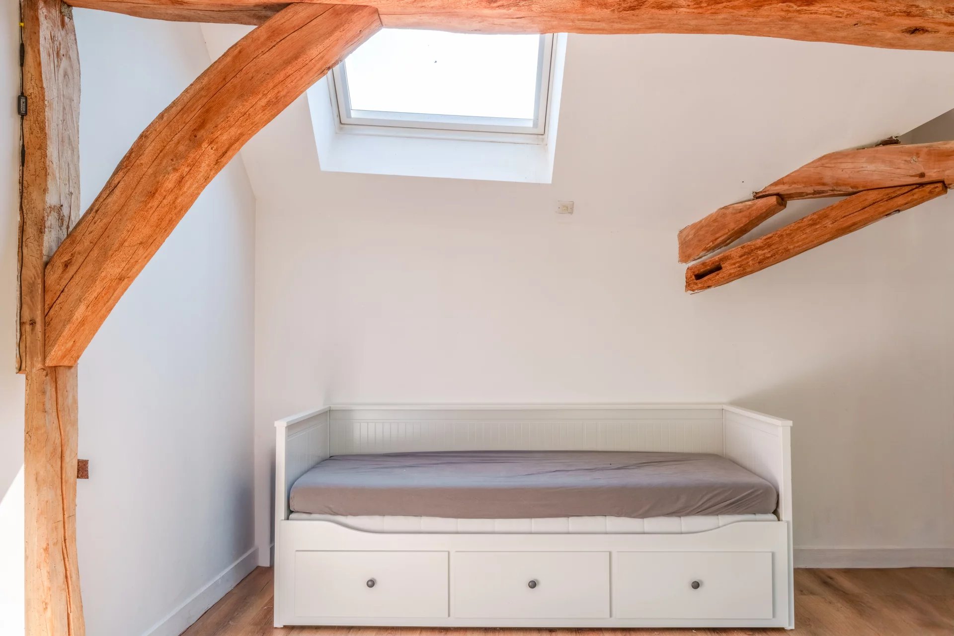 Vernou-sur-Brenne, Centre-Val de Loire, 37210, FR, 5 Bedrooms Bedrooms, ,5 BathroomsBathrooms,Residential,For Sale,1867684