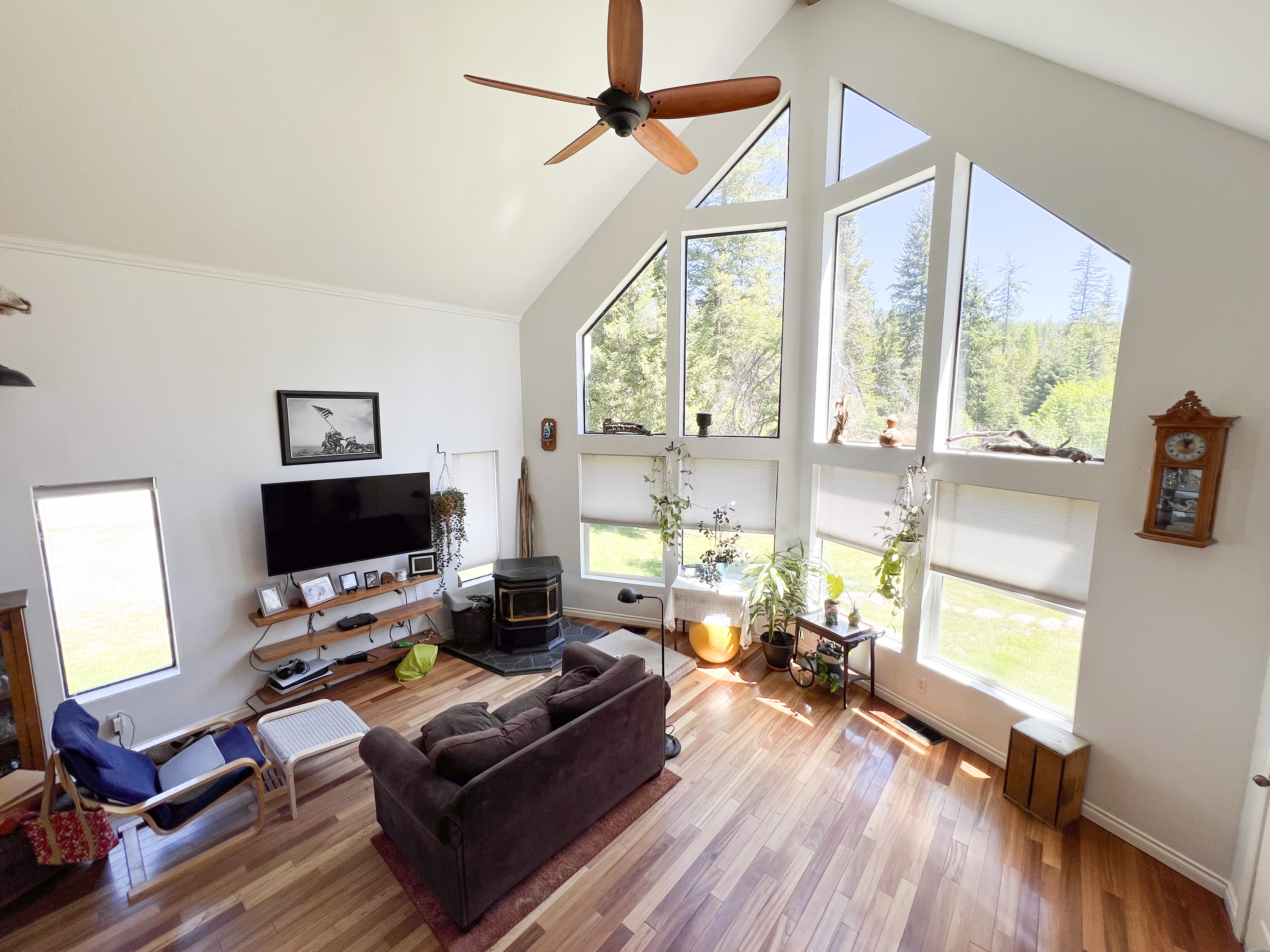 Colville, Washington, 99114, United States, 3 Bedrooms Bedrooms, ,2 BathroomsBathrooms,Residential,For Sale,1927718
