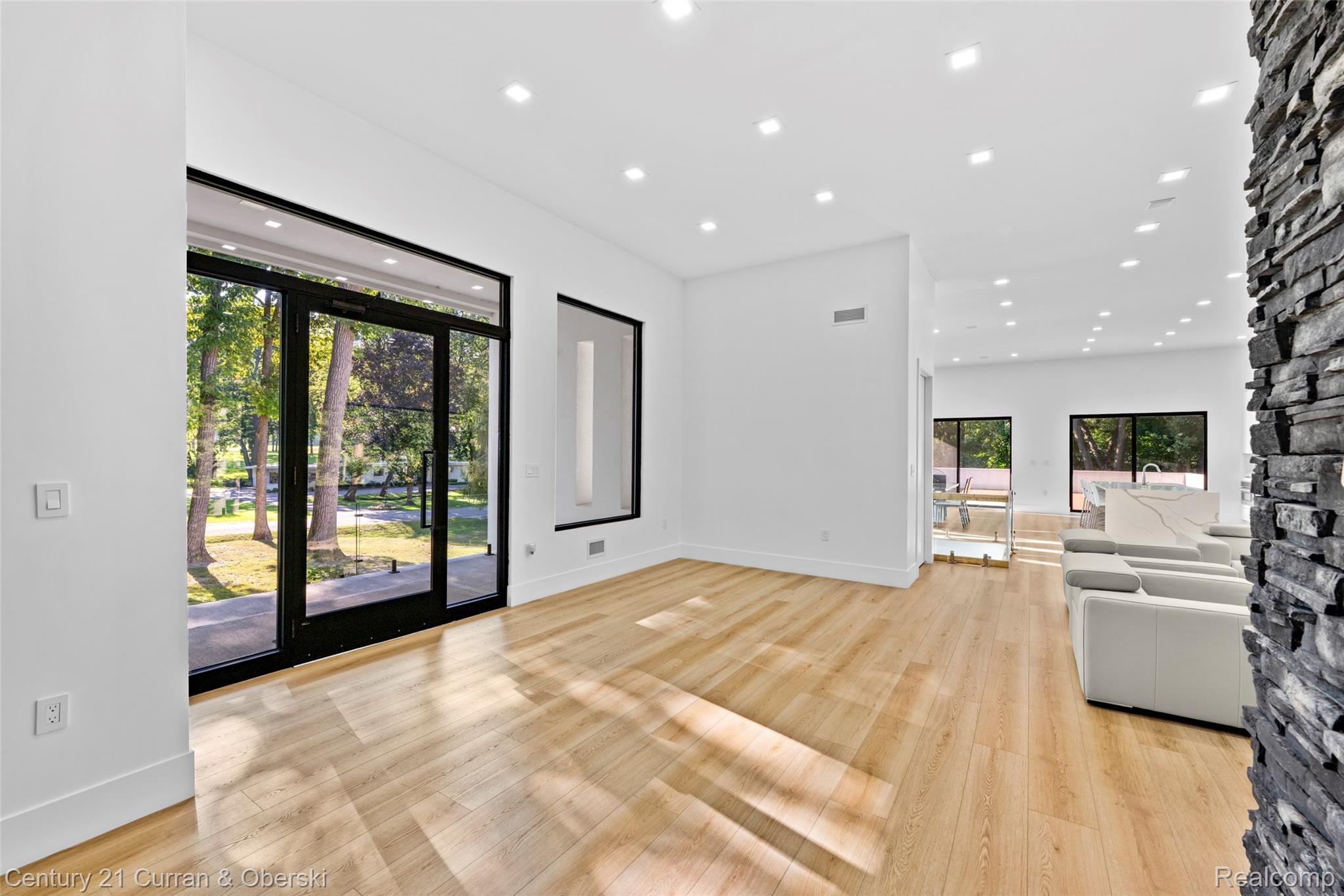 Farmington, Michigan, 48334, United States, 7 Bedrooms Bedrooms, ,8 BathroomsBathrooms,Residential,For Sale,1980731