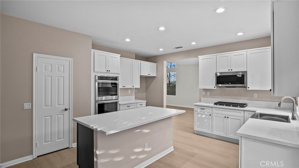 Corona, California, 92883, United States, 3 Bedrooms Bedrooms, ,2 BathroomsBathrooms,Residential,For Sale,2027517