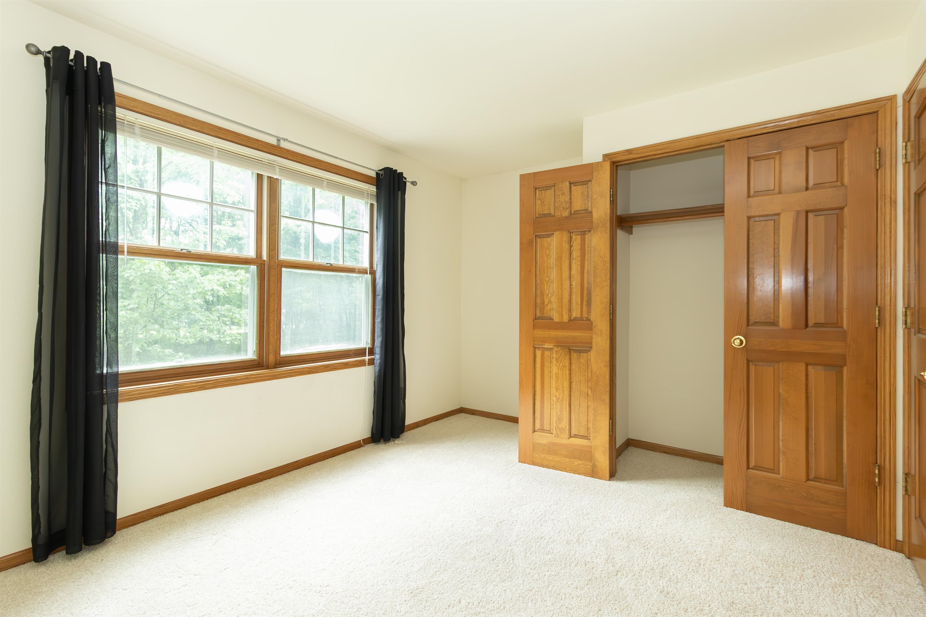 WAUPACA, Wisconsin, 54981, United States, 4 Bedrooms Bedrooms, ,3 BathroomsBathrooms,Residential,For Sale,1913222