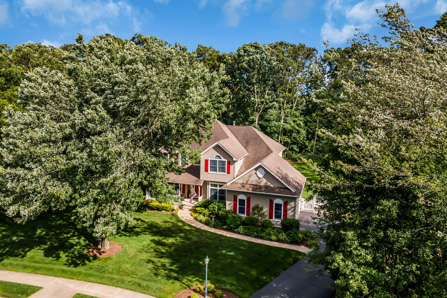  Stunning Colonial in Misty Hollow - 物件實景