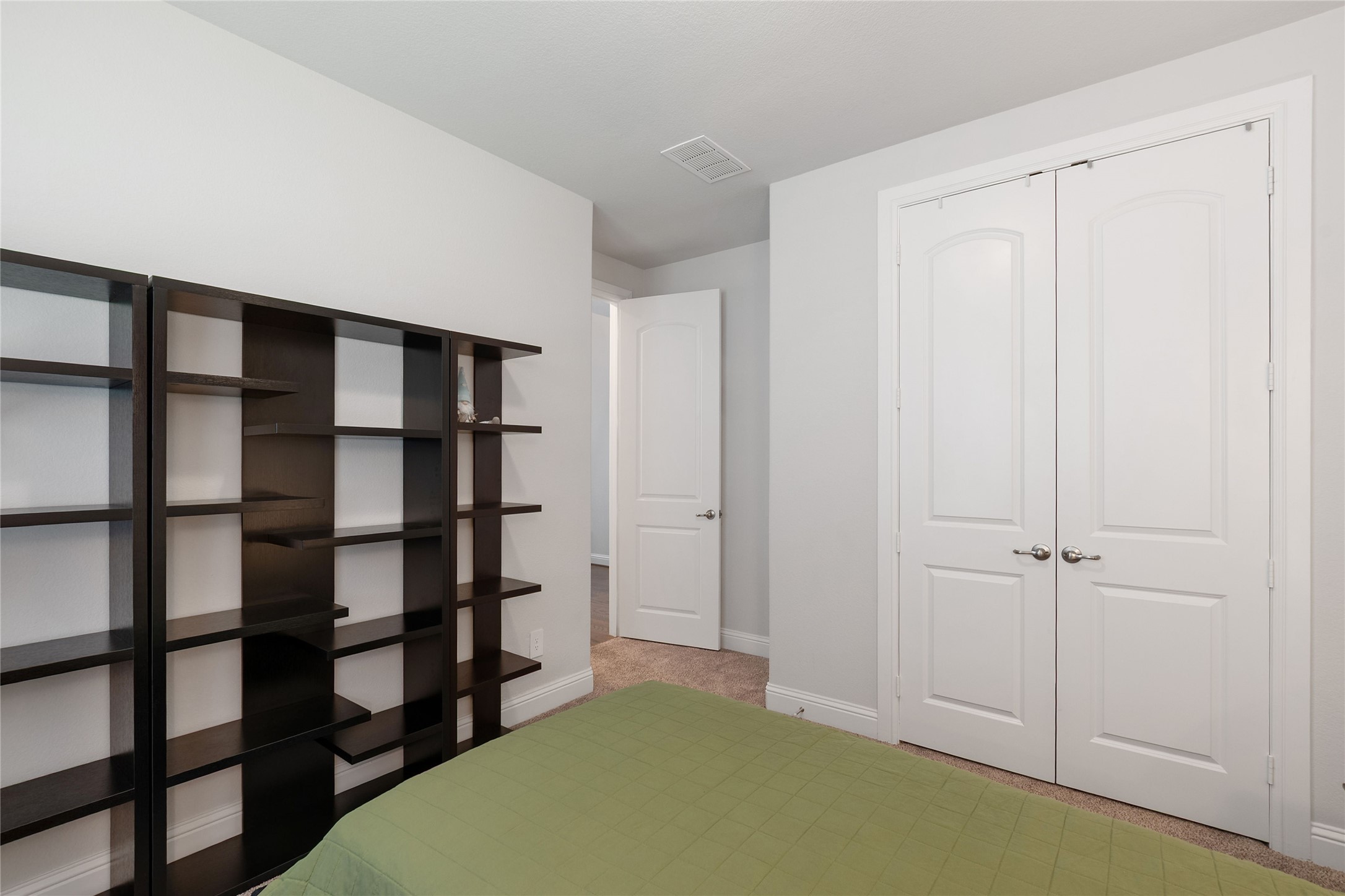 Fort Worth, Texas, 76262, United States, 5 Bedrooms Bedrooms, ,4 BathroomsBathrooms,Residential,For Sale,1917632