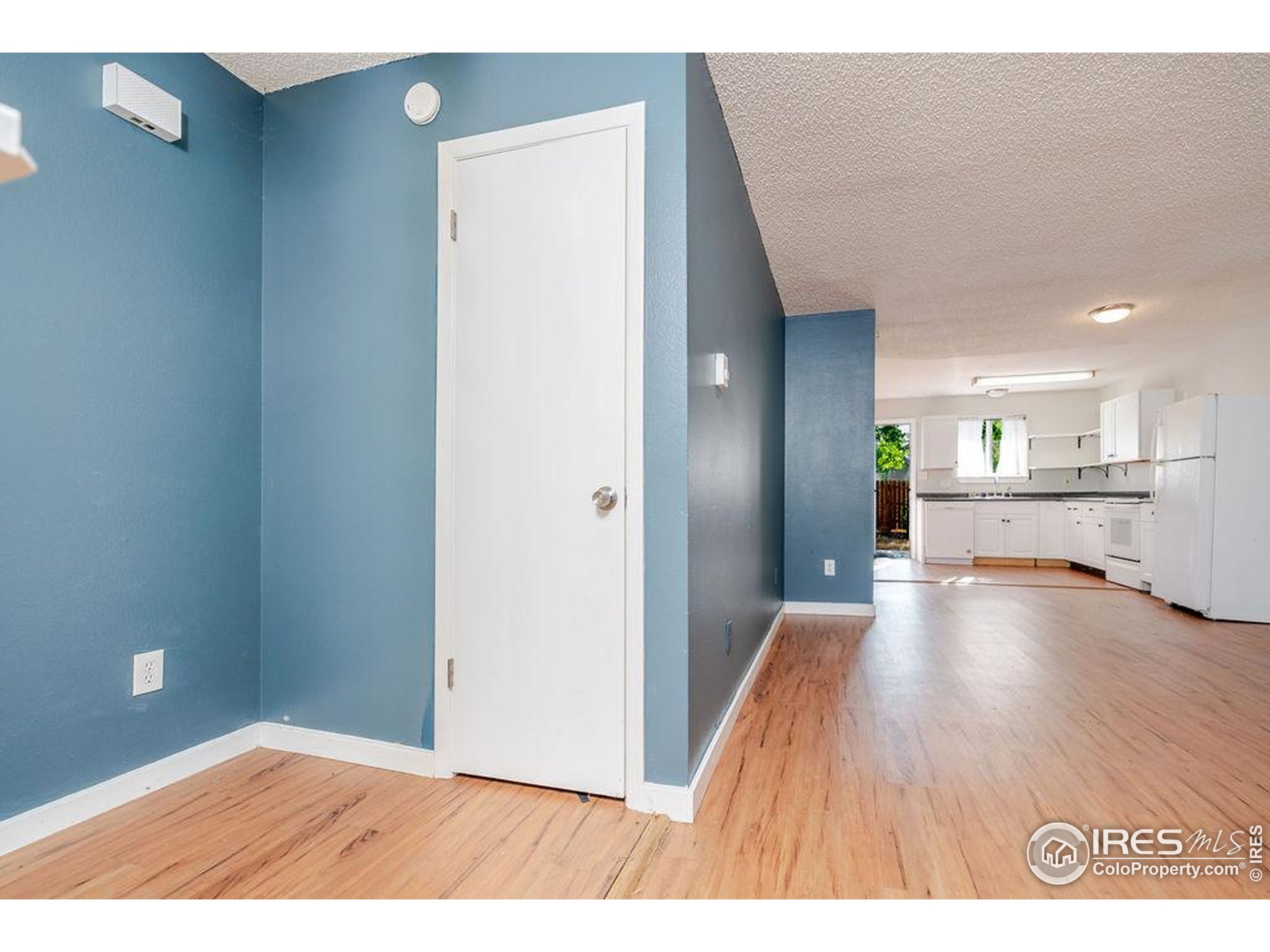Longmont, Colorado, 80501, United States, 4 Bedrooms Bedrooms, ,2 BathroomsBathrooms,Residential,For Sale,1941984