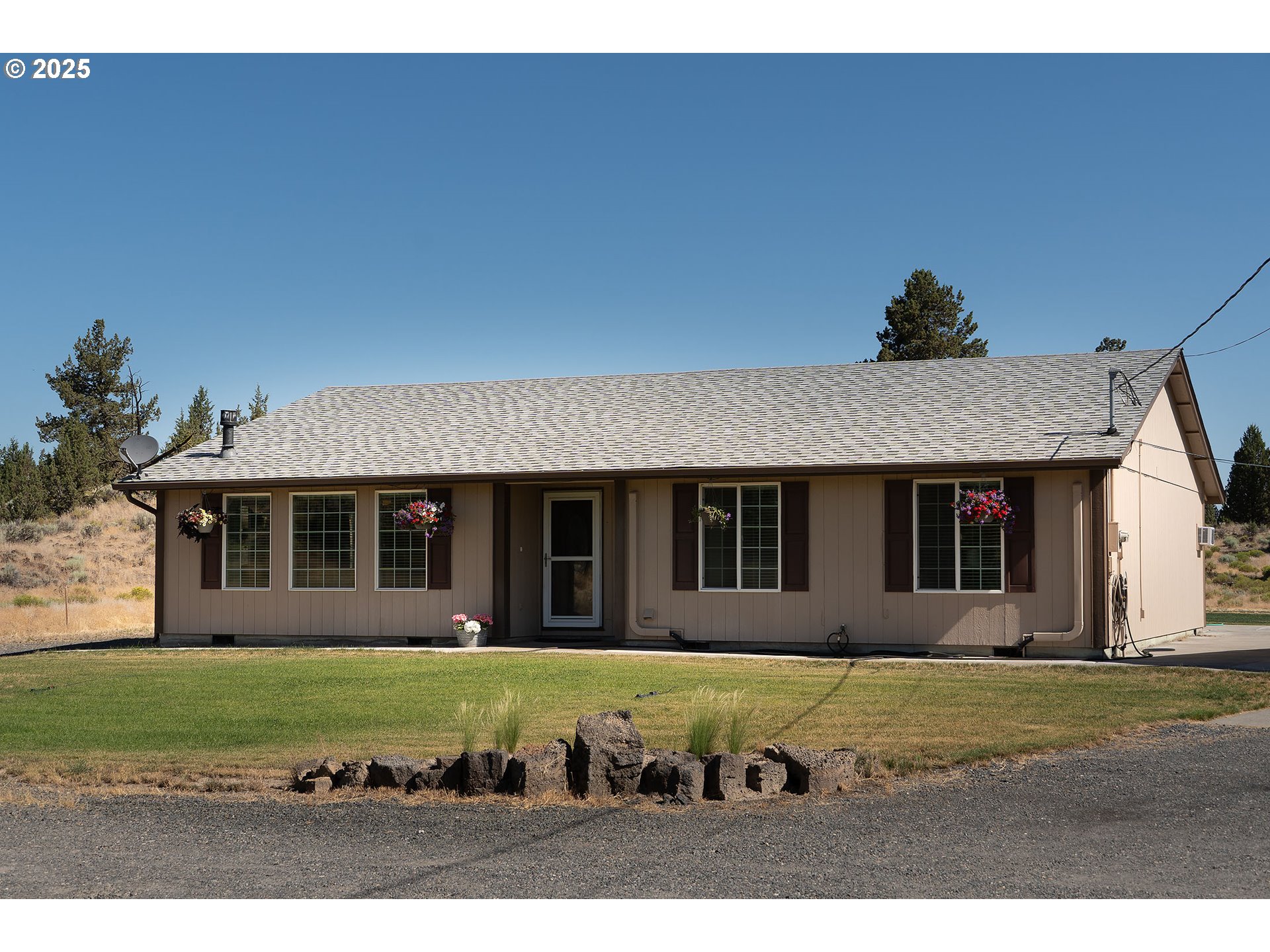 Terrebonne, Oregon, 97760, United States, 3 Bedrooms Bedrooms, ,2 BathroomsBathrooms,Residential,For Sale,1960646