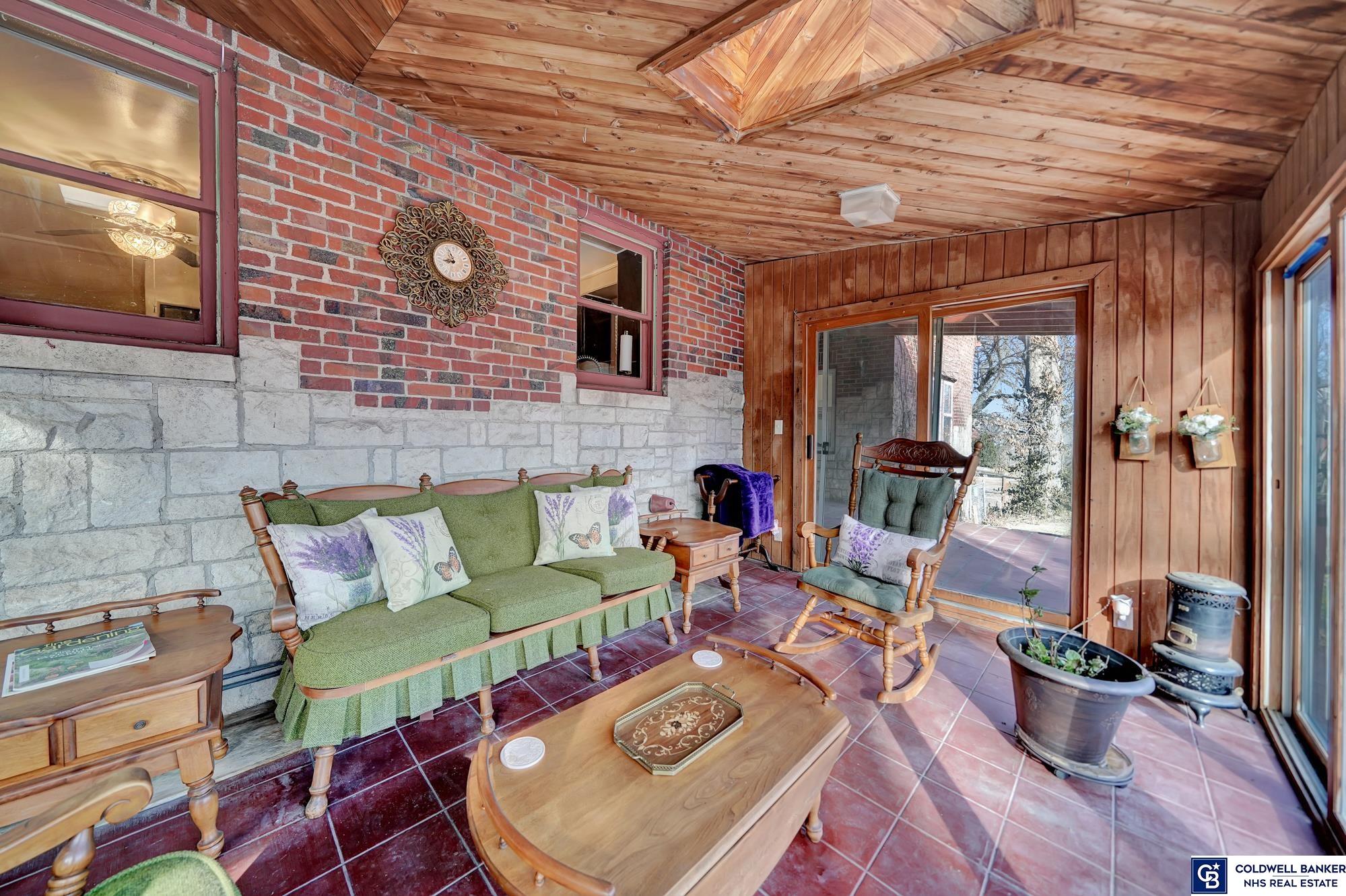 Lincoln, Nebraska, 68510, United States, 6 Bedrooms Bedrooms, ,2 BathroomsBathrooms,Residential,For Sale,1796246