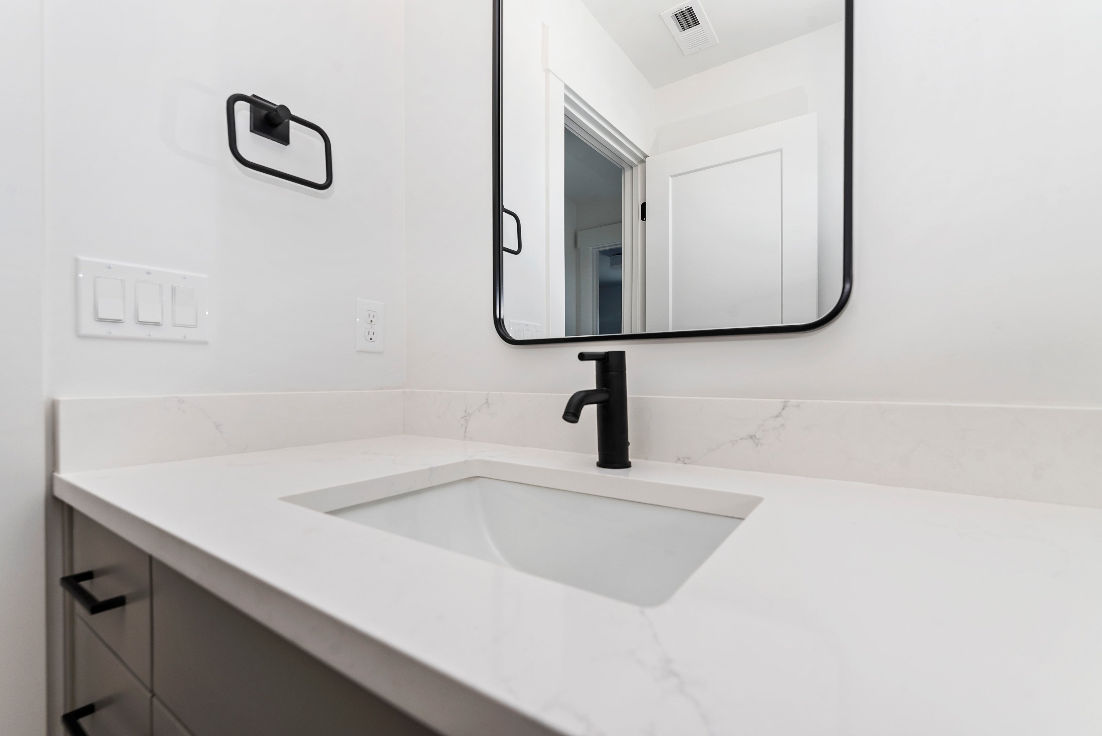  Kingfisher Cove  Eagle’s Best Value in Modern Townhome Living - 物件實景