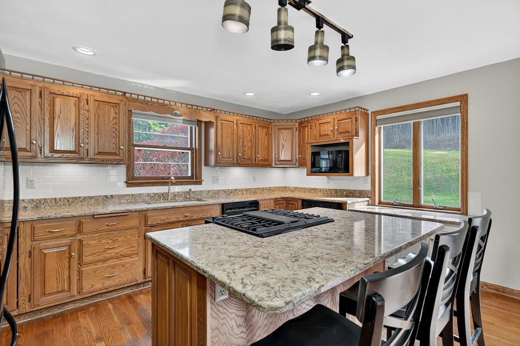 Athens, Pennsylvania, 18840, United States, 3 Bedrooms Bedrooms, ,3 BathroomsBathrooms,Residential,For Sale,1998184