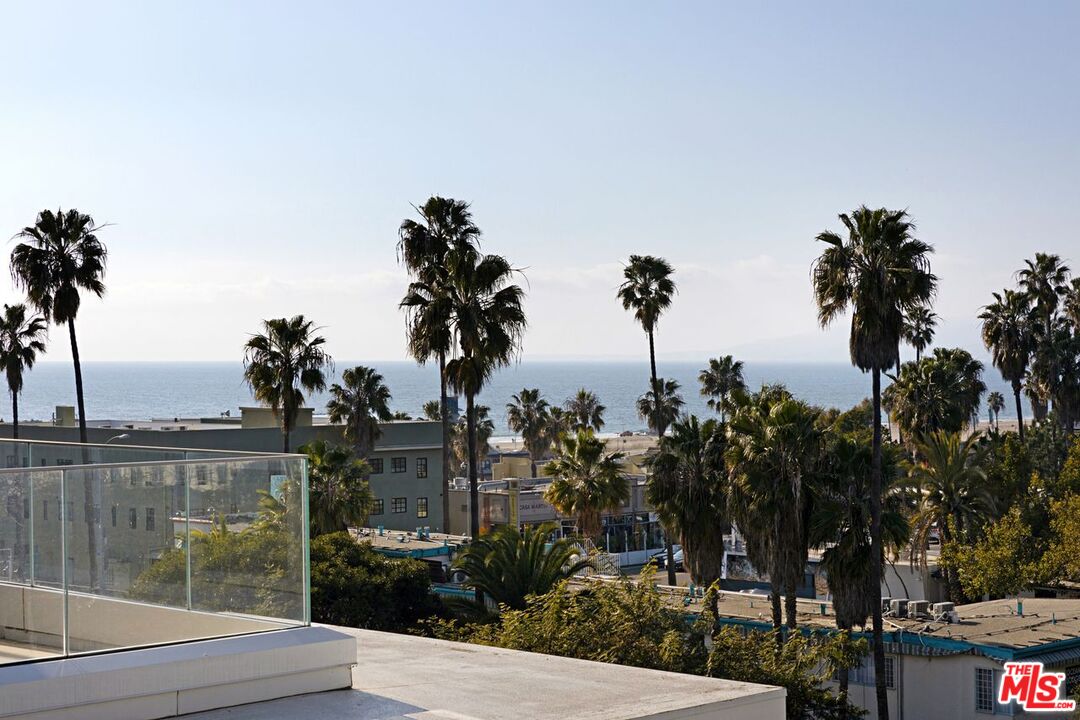 Santa Monica, California, 90401, United States, 2 Bedrooms Bedrooms, ,2 BathroomsBathrooms,Residential,For Sale,2001911