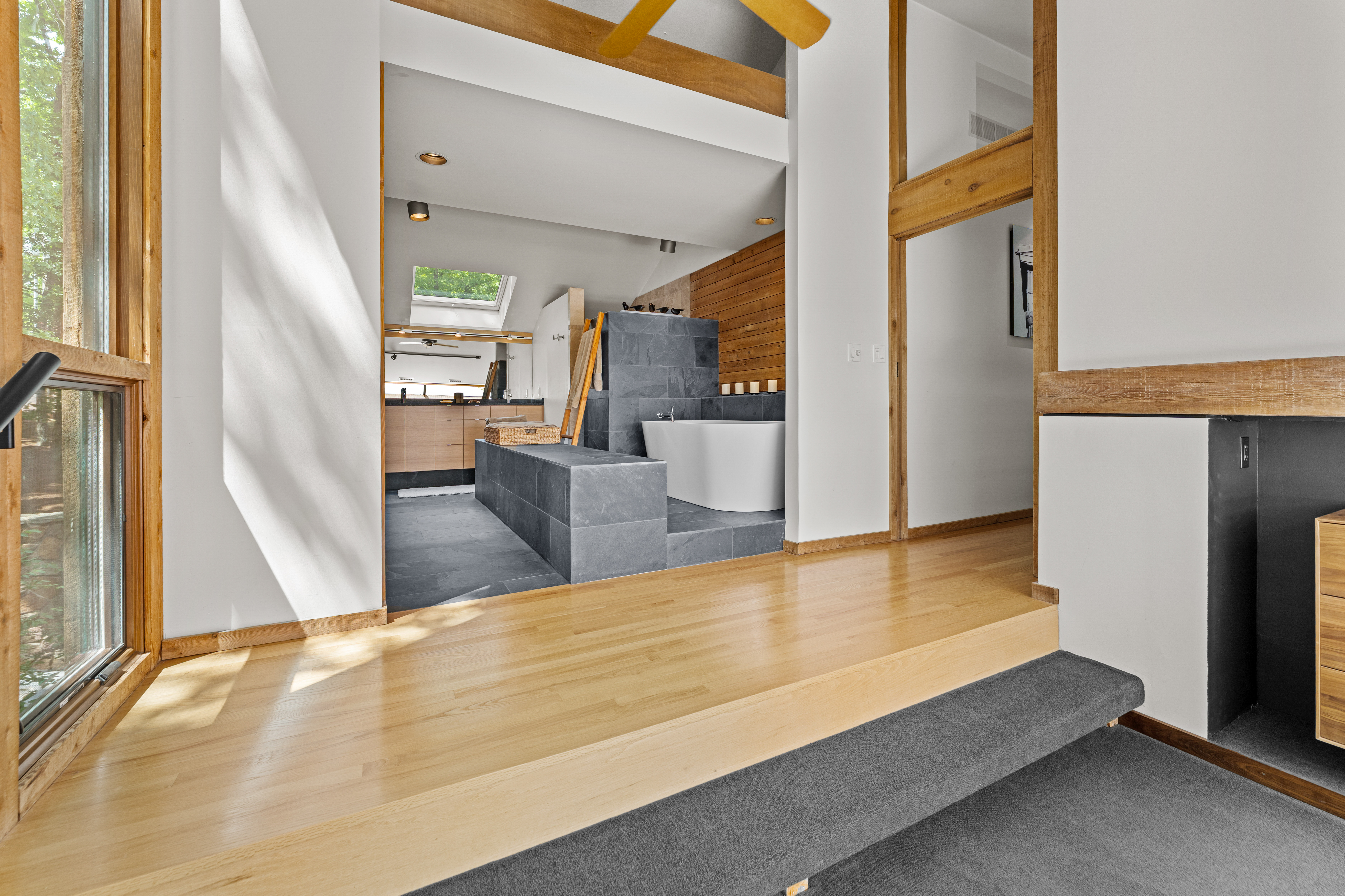  Striking Custom Home Set on 3.49 Private Acres in Wildwood - 物件實景