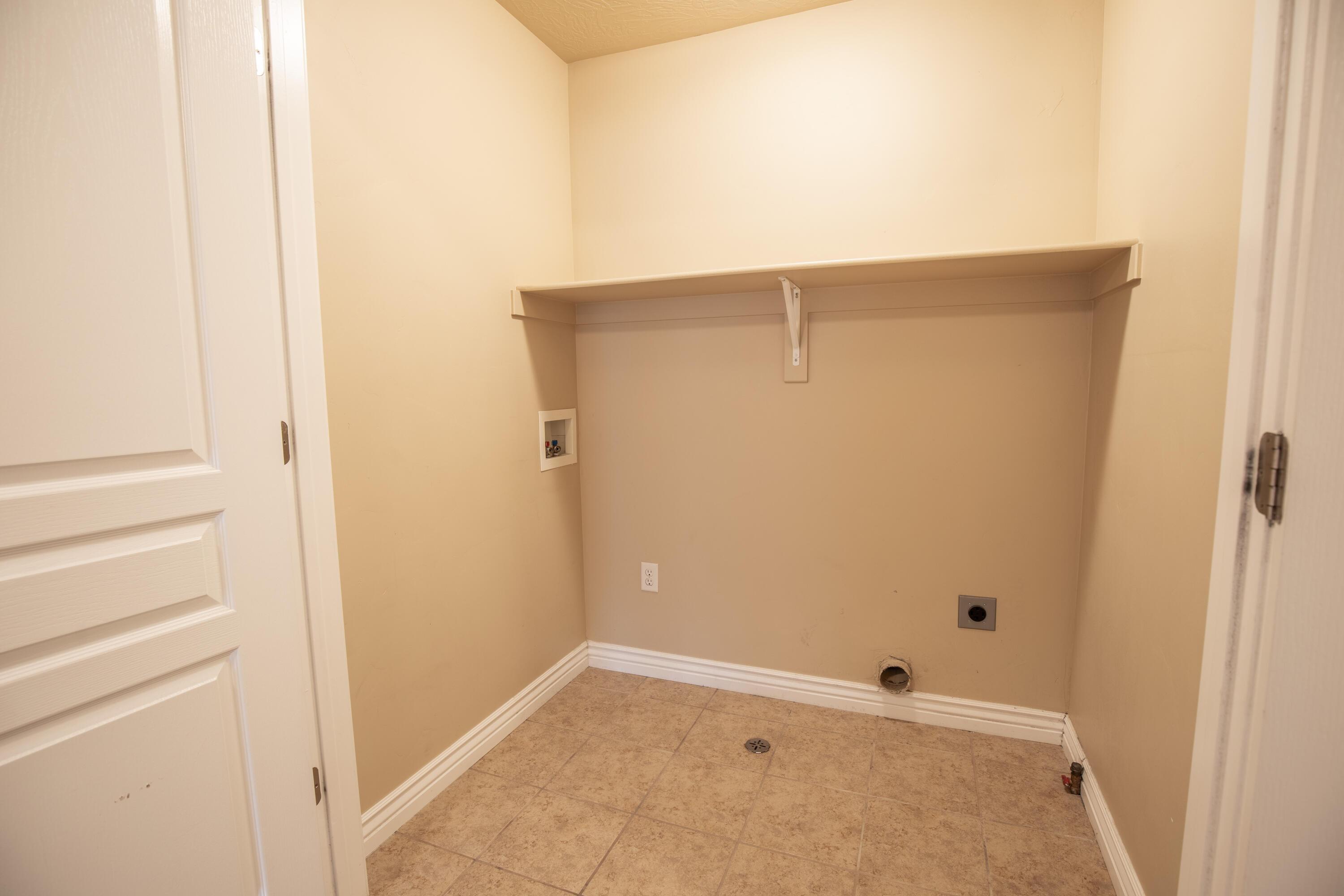 LEHI, Utah, 84043, United States, 5 Bedrooms Bedrooms, ,4 BathroomsBathrooms,Residential,For Sale,1935111