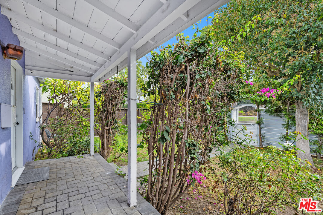 Los Angeles, California, 90066, United States, 3 Bedrooms Bedrooms, ,1 BathroomBathrooms,Residential,For Sale,1998218