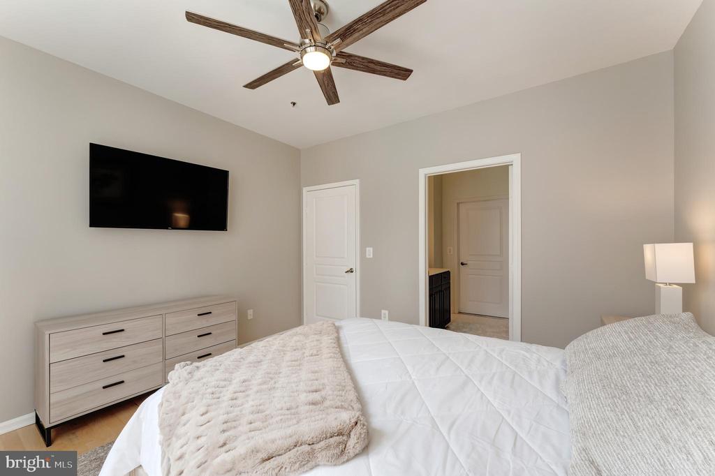 Reston, Virginia, 20190, United States, 2 Bedrooms Bedrooms, ,2 BathroomsBathrooms,Residential,For Sale,1904238