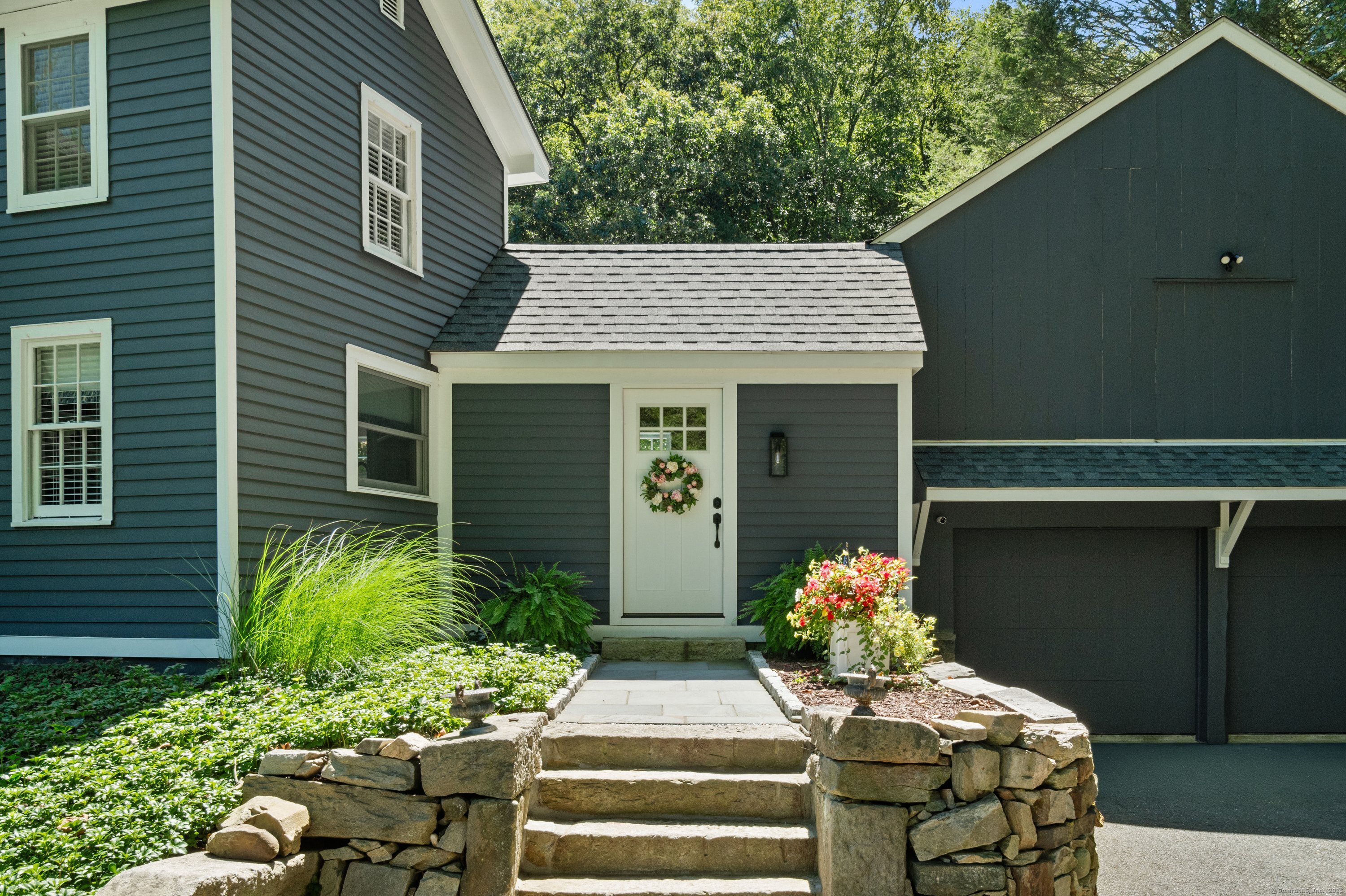 Newtown, Connecticut, 06482, United States, 3 Bedrooms Bedrooms, ,2 BathroomsBathrooms,Residential,For Sale,1828428